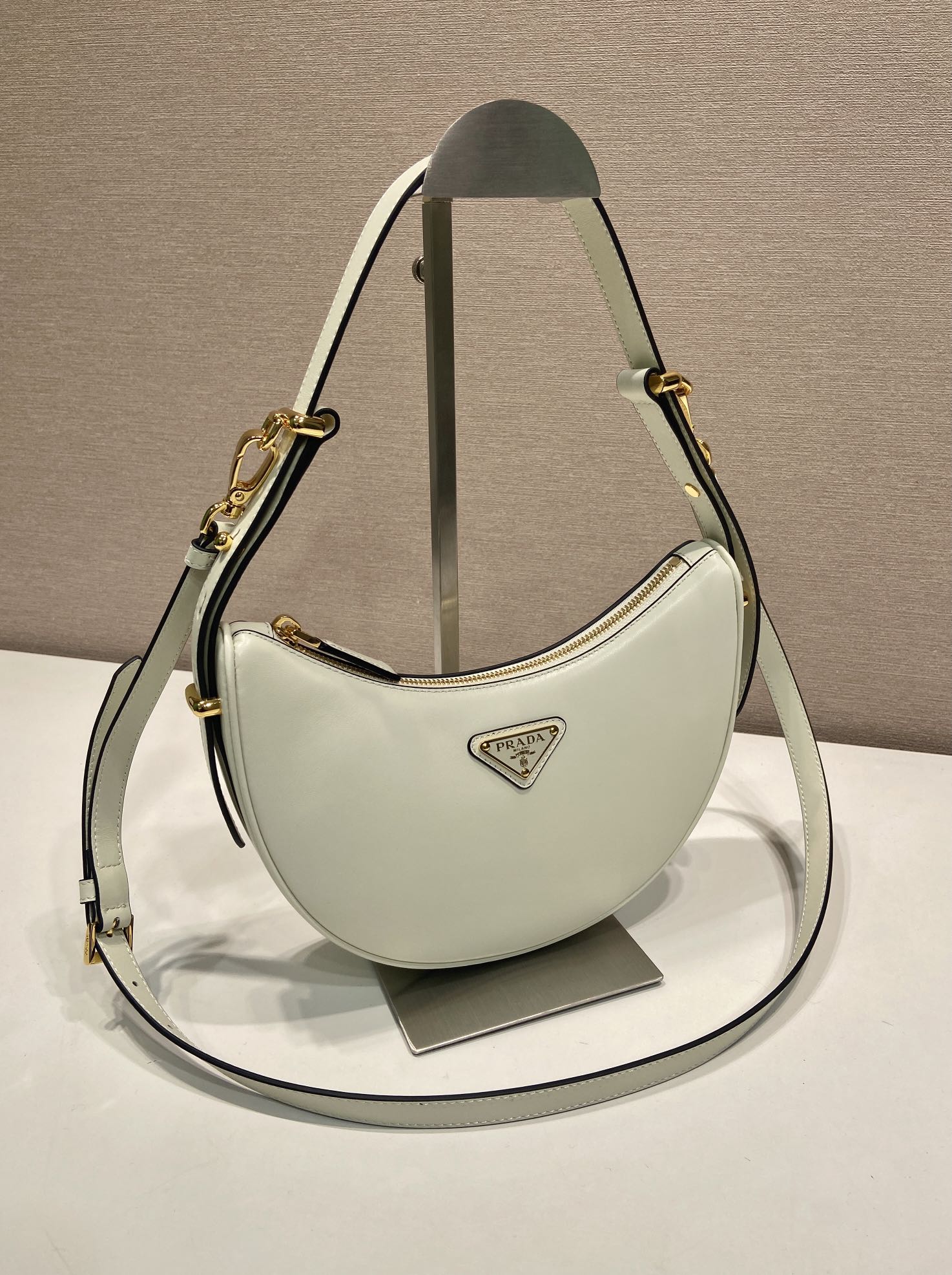 Basic Bag Cow Leather M