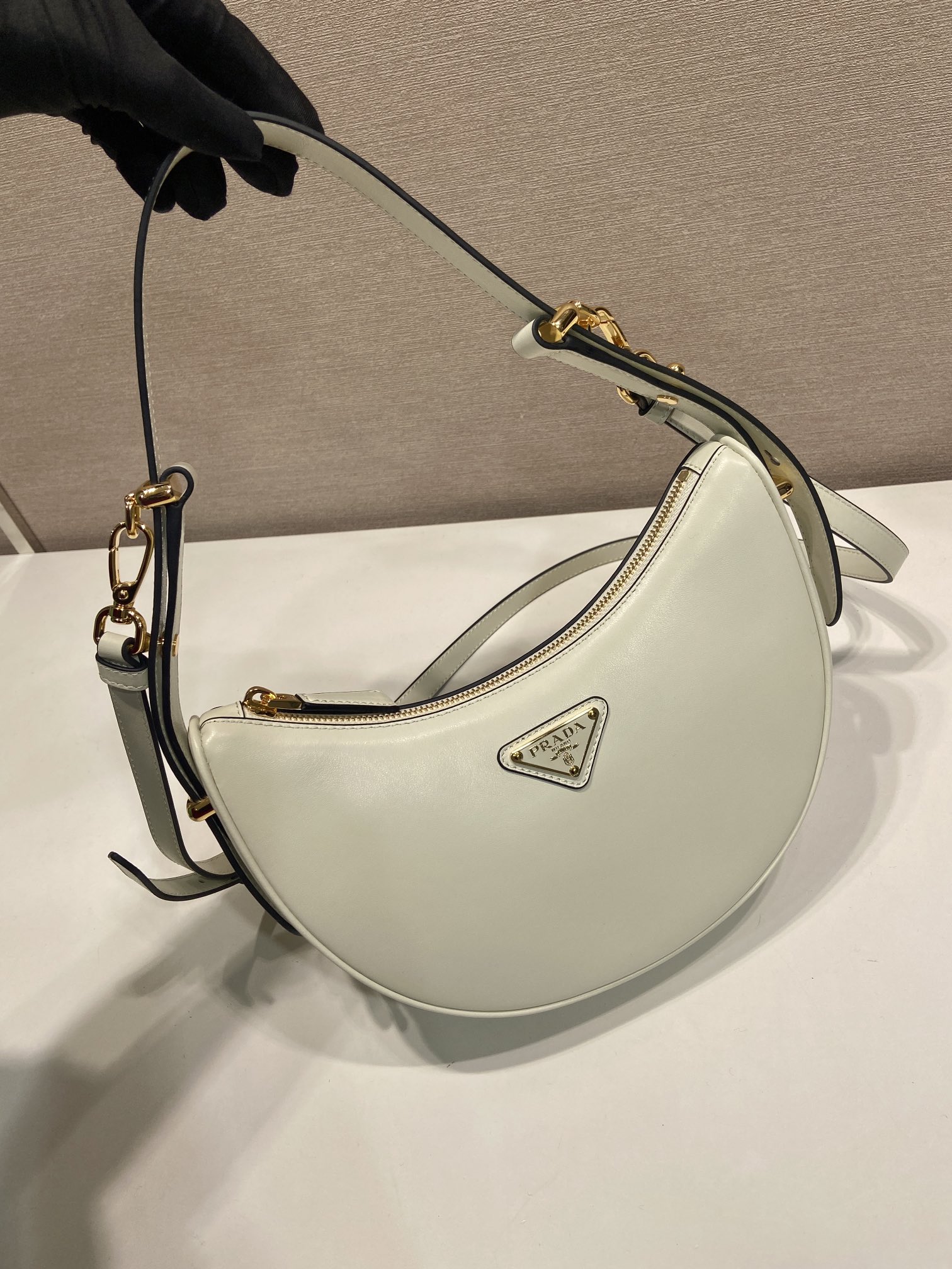 Basic Bag Cow Leather M
