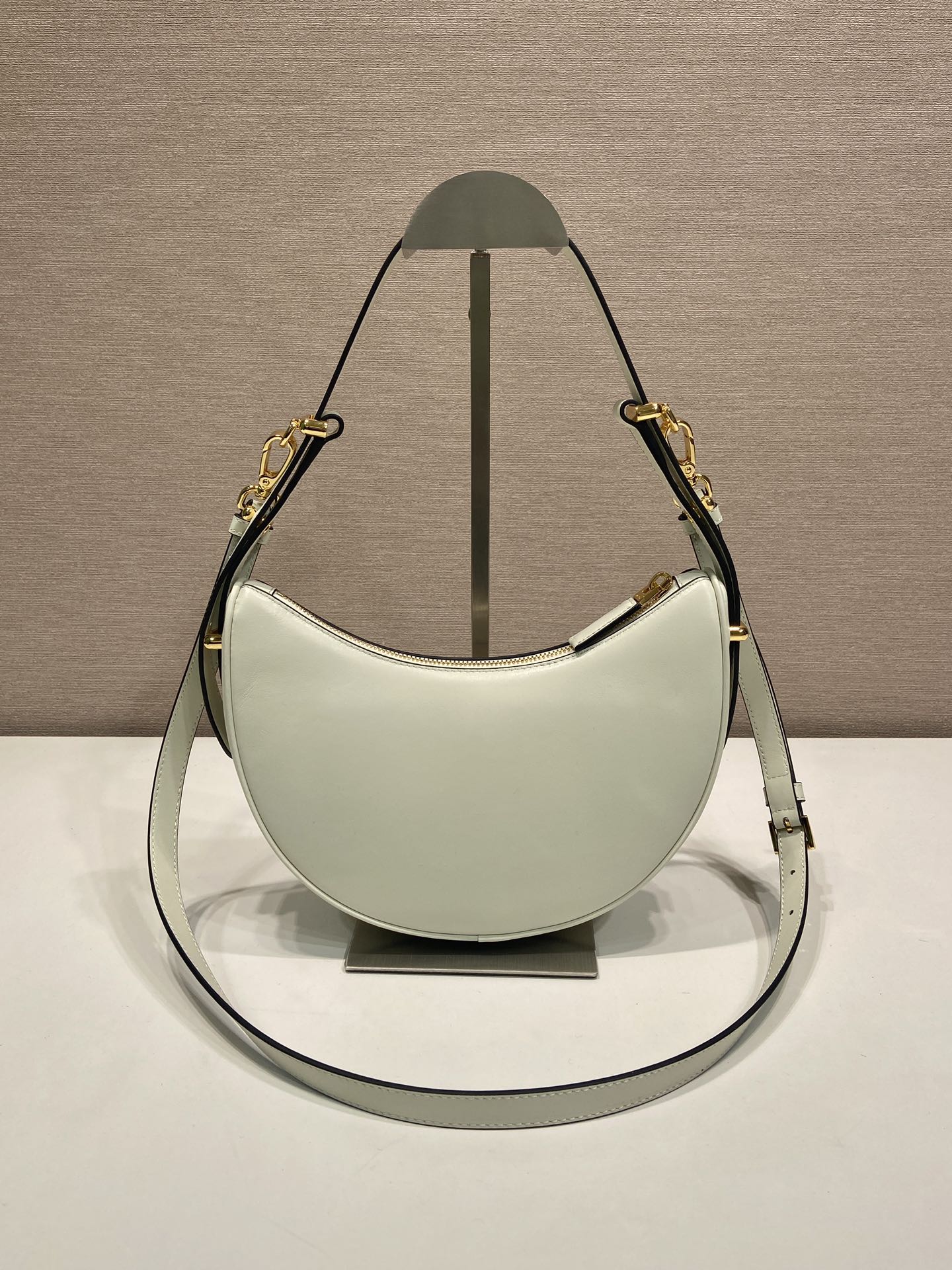 Basic Bag Cow Leather M