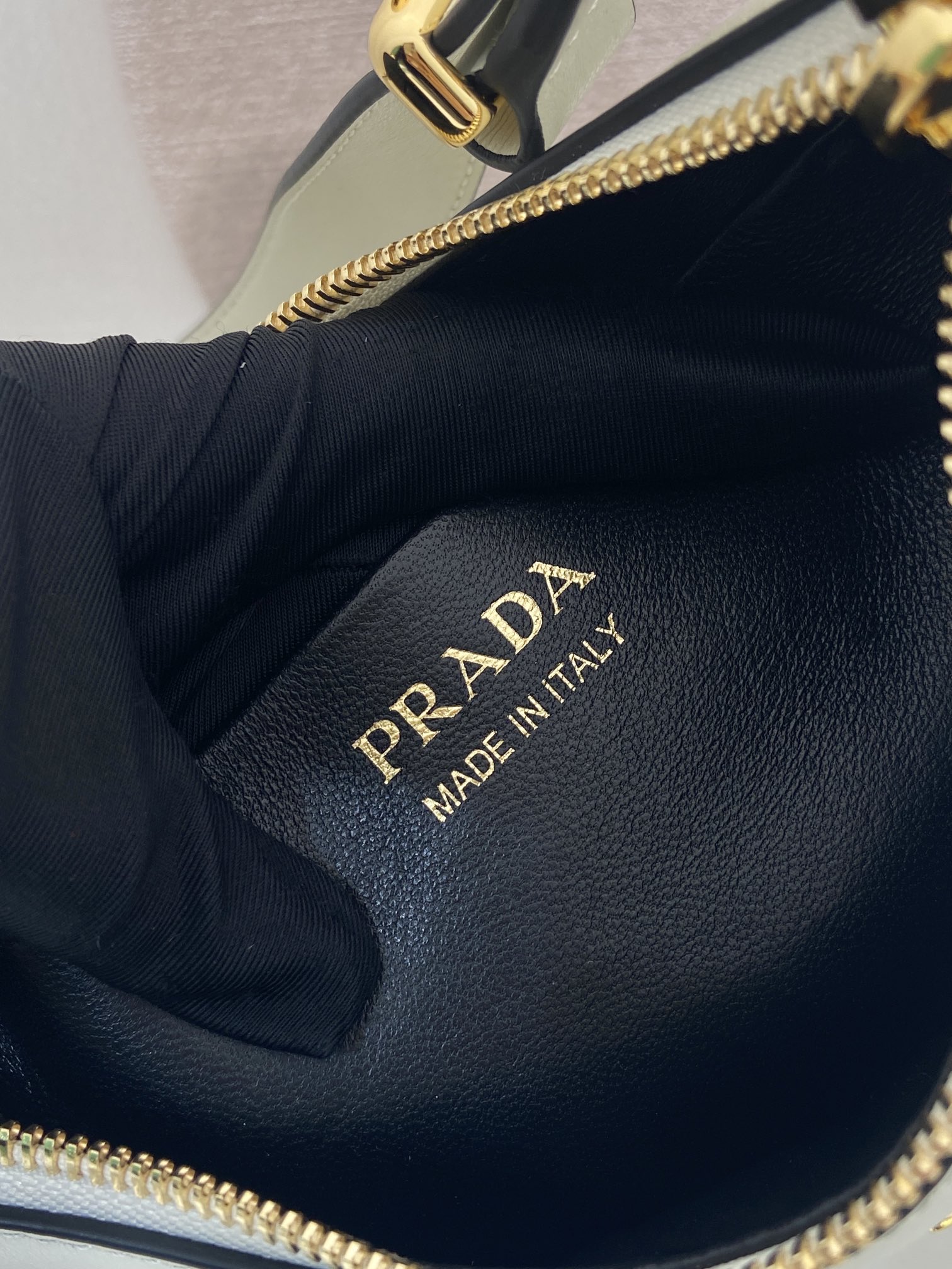 Basic Bag Cow Leather M