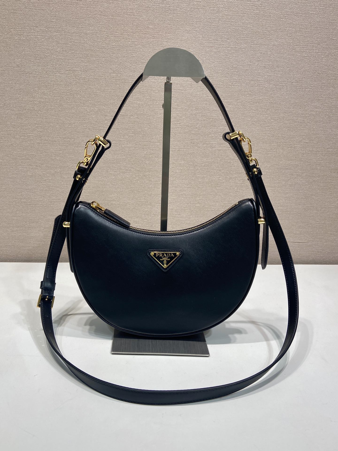 Basic Bag Cow Leather M