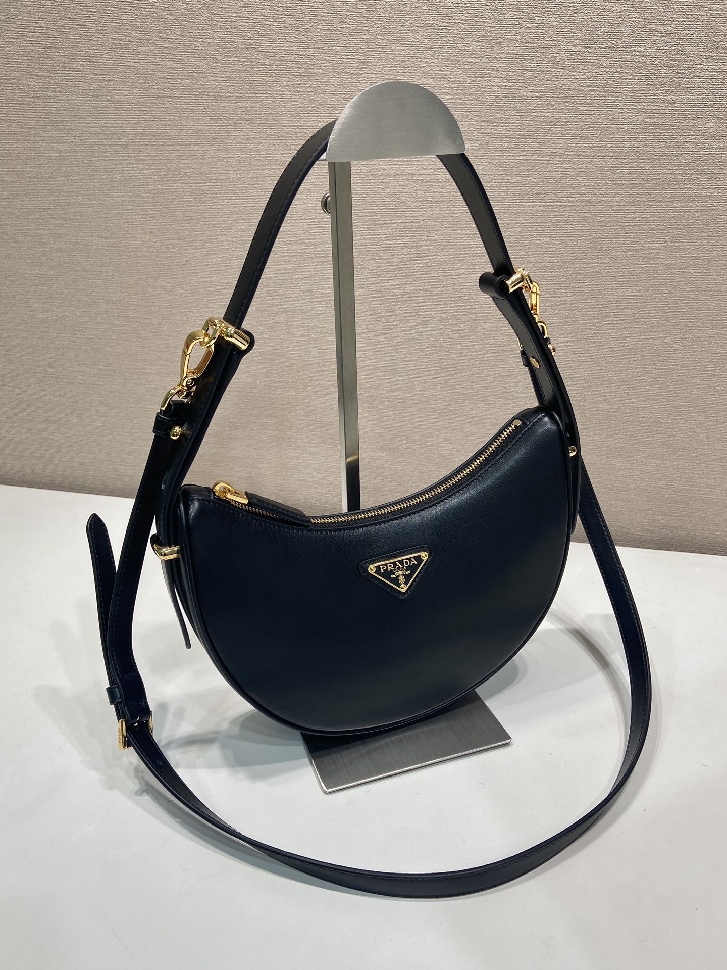 Basic Bag Cow Leather M