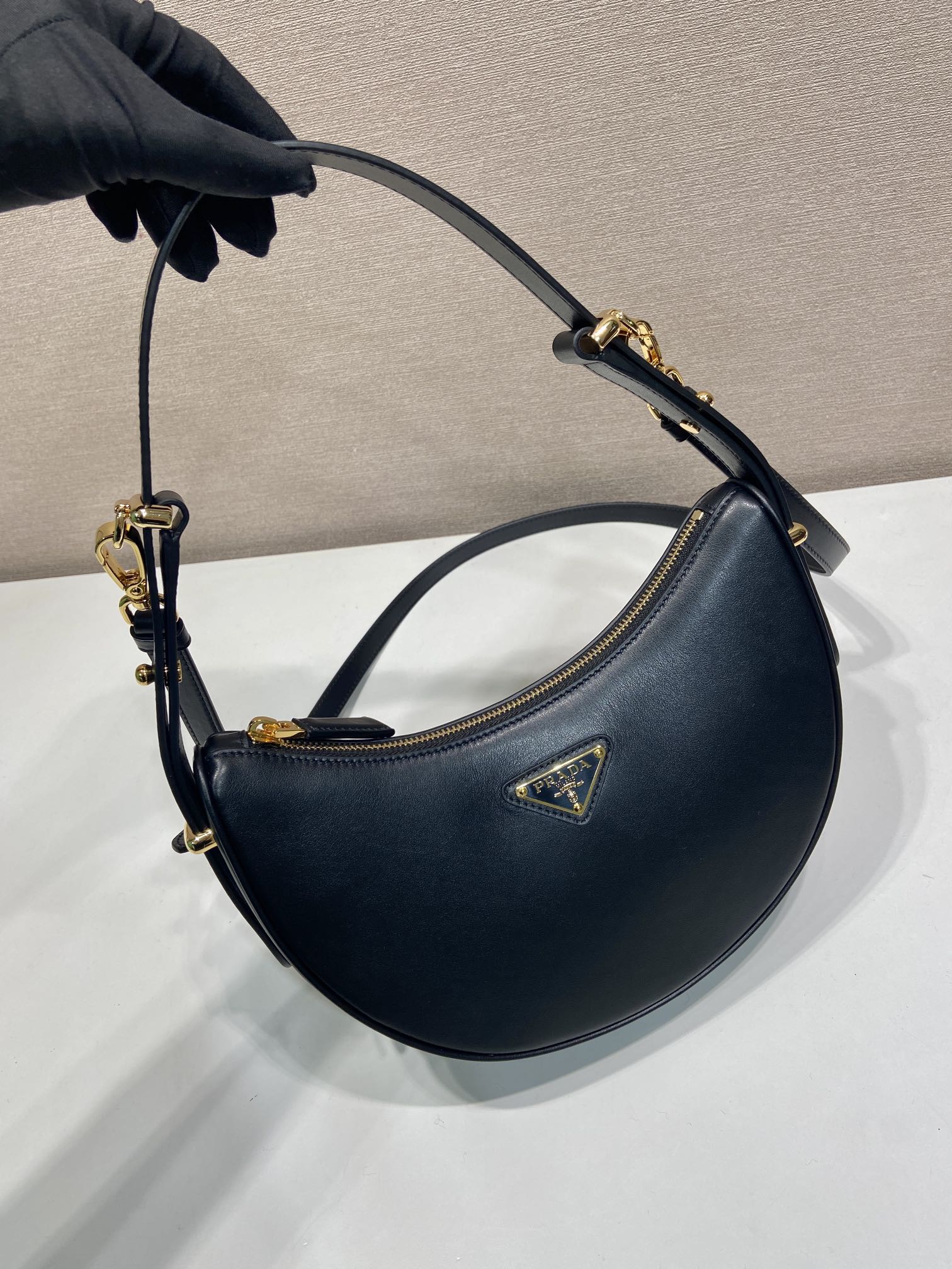 Basic Bag Cow Leather M
