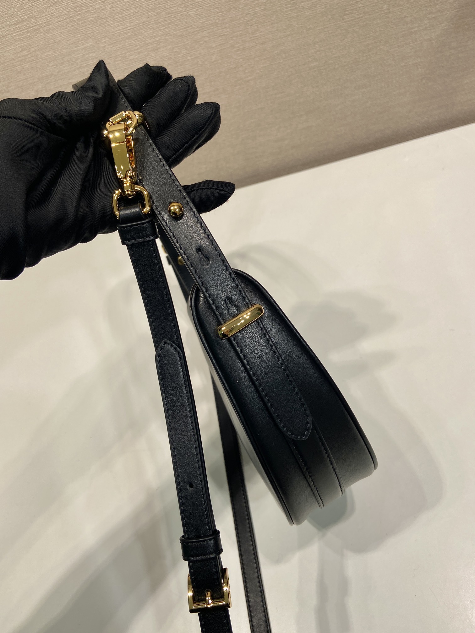 Basic Bag Cow Leather M