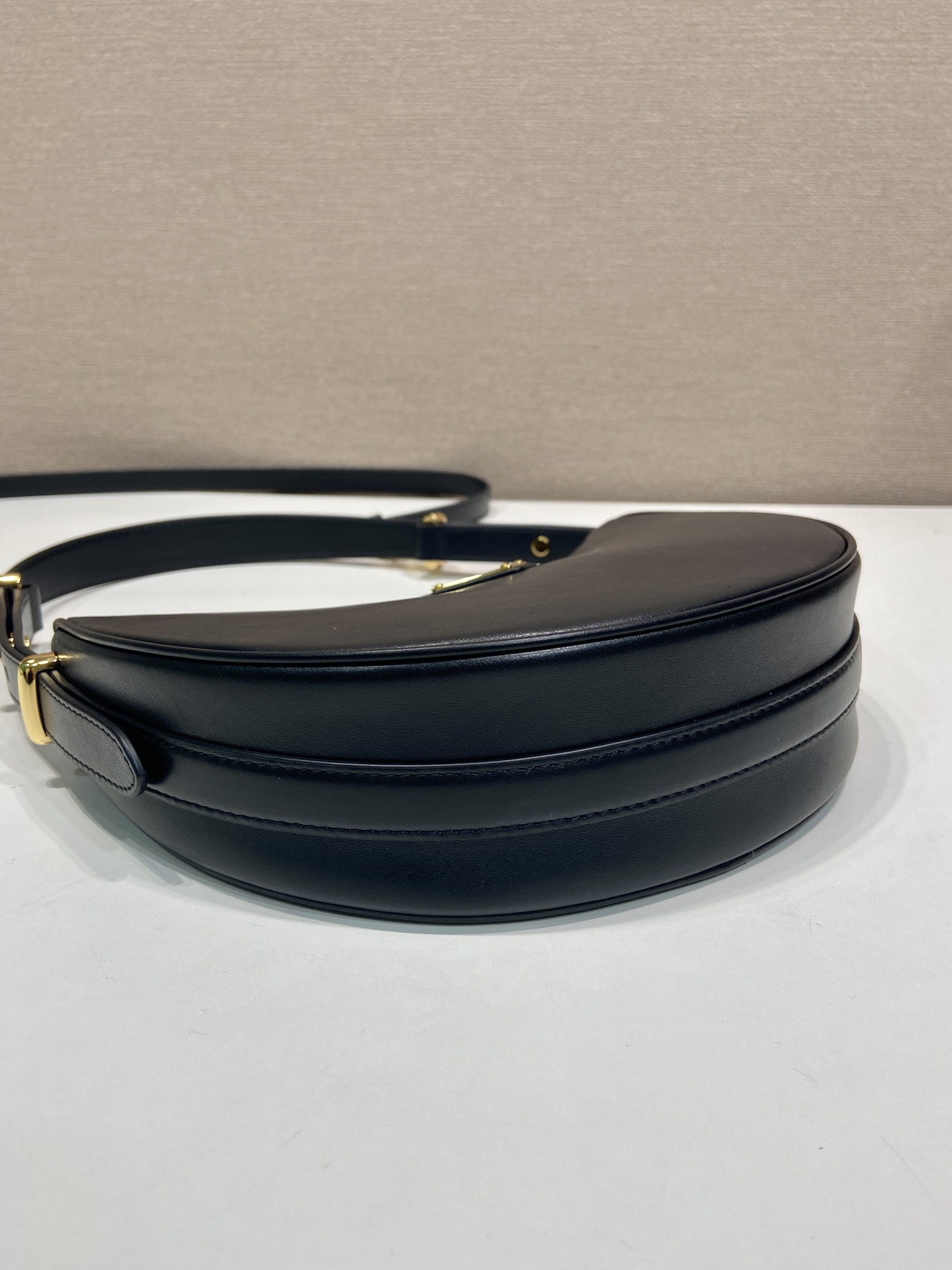 Basic Bag Cow Leather M