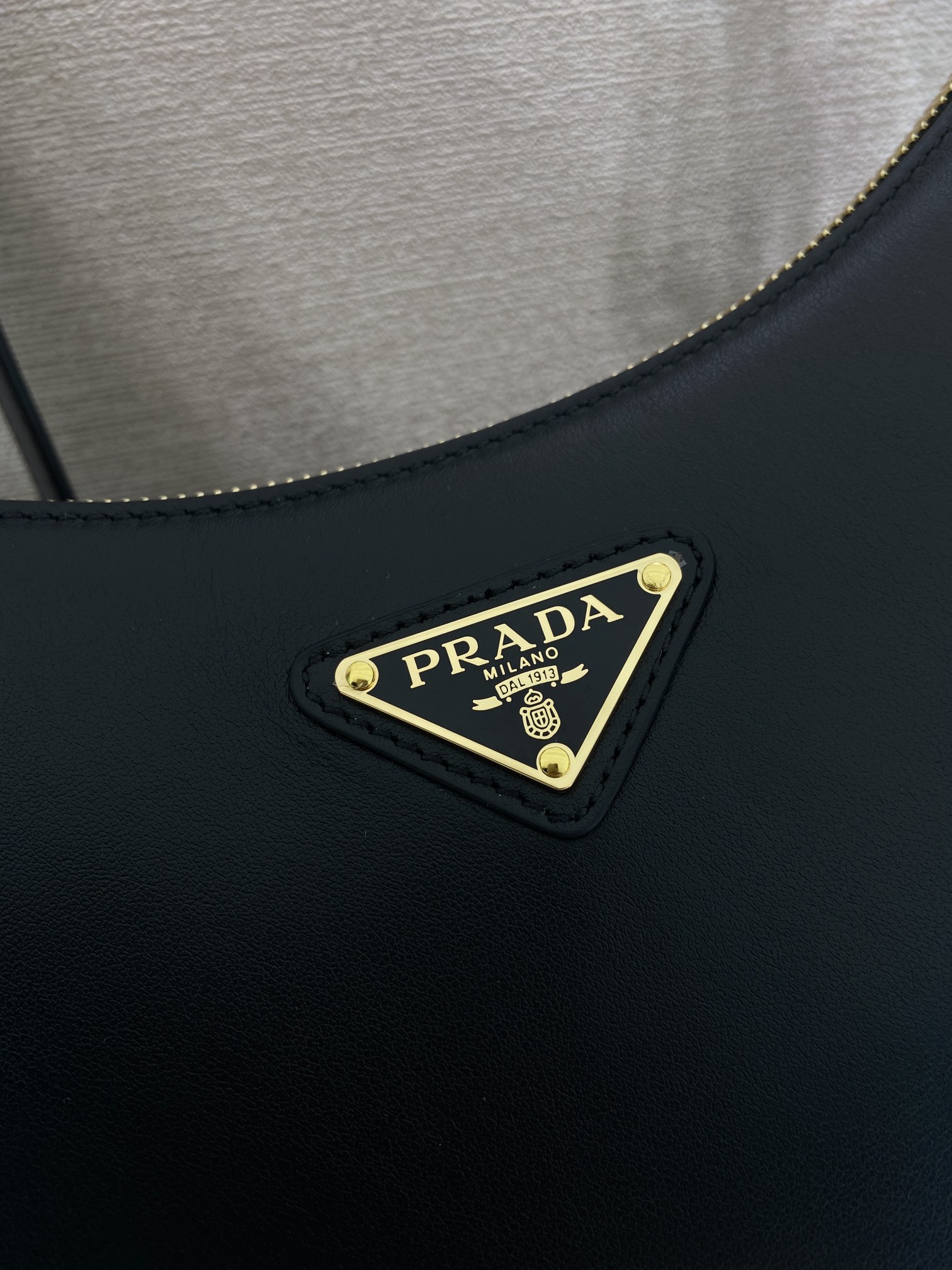 Basic Bag Cow Leather M