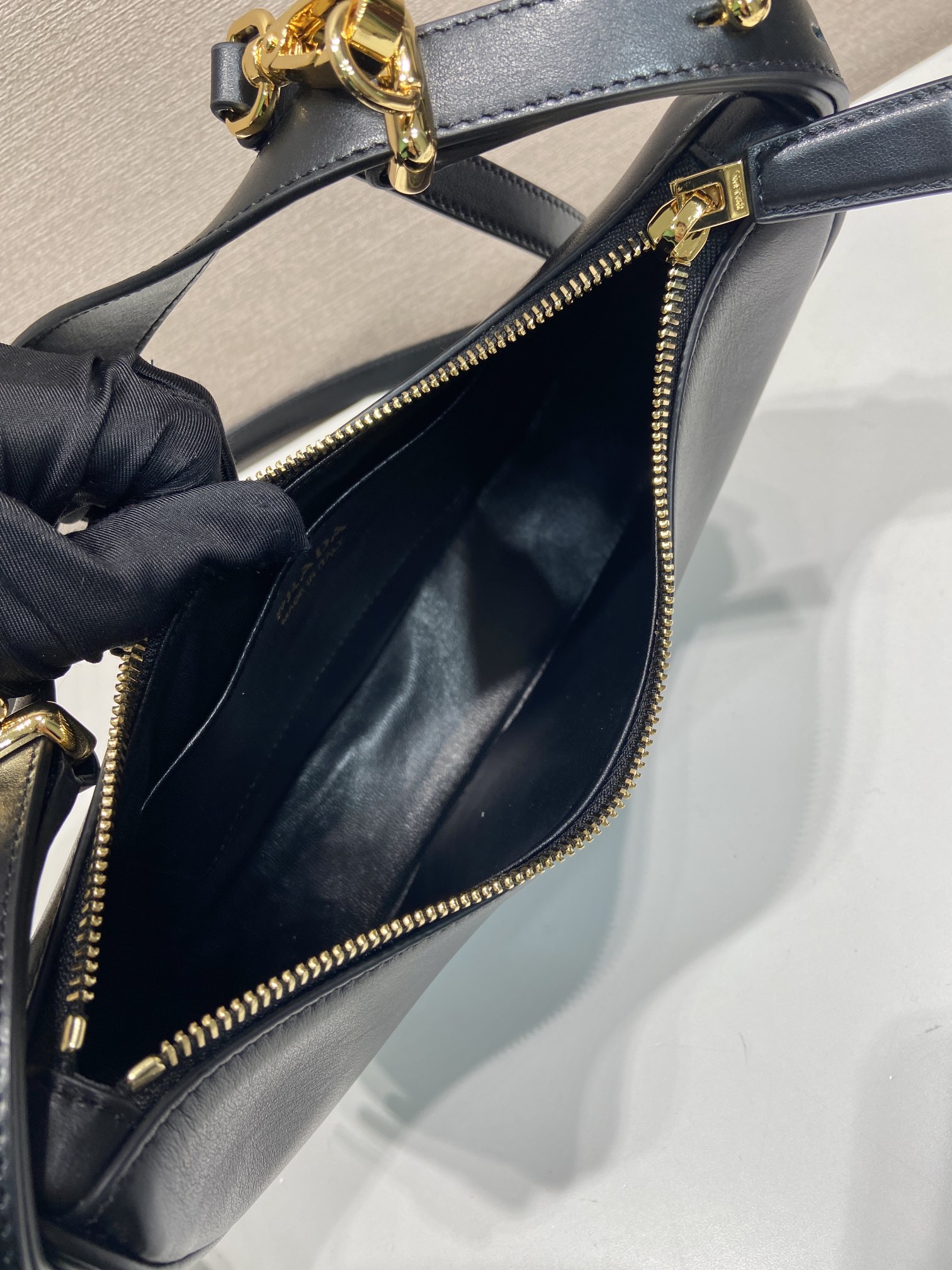 Basic Bag Cow Leather M