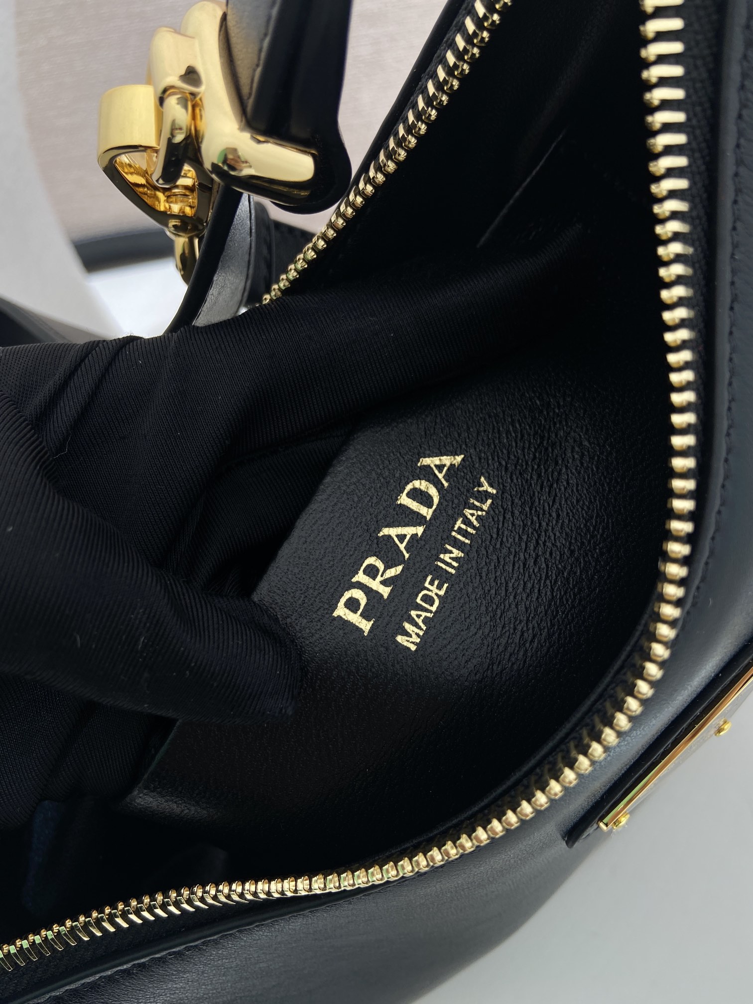 Basic Bag Cow Leather M