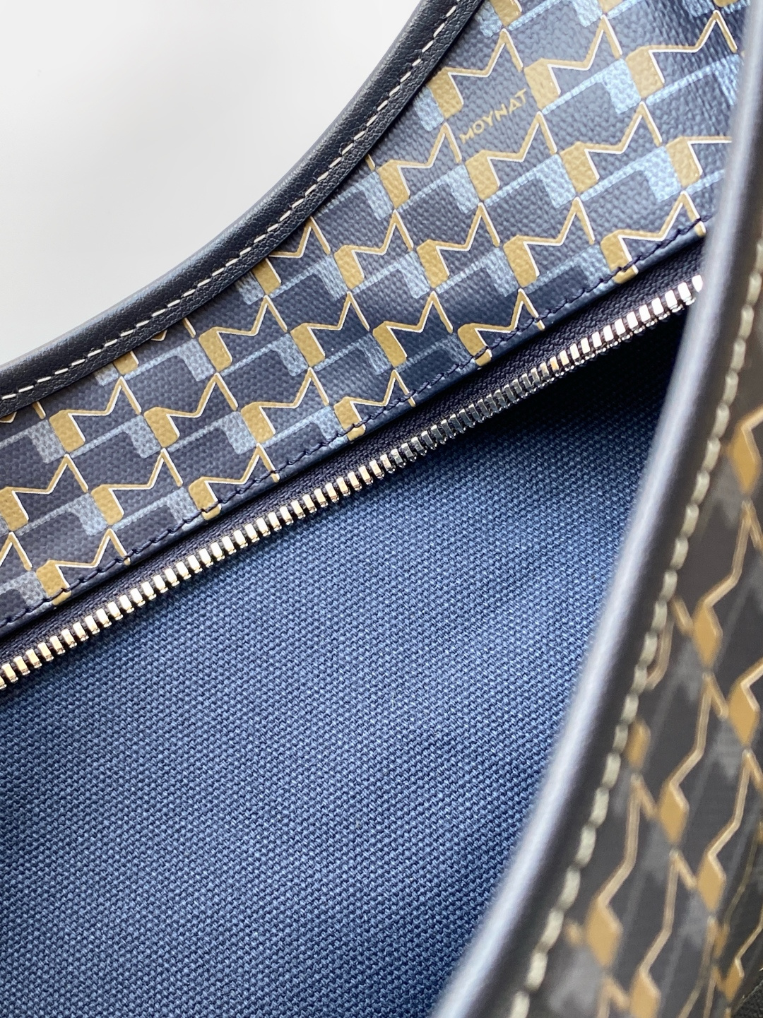 Moynat Basic Bag Large Capacity M-15cm