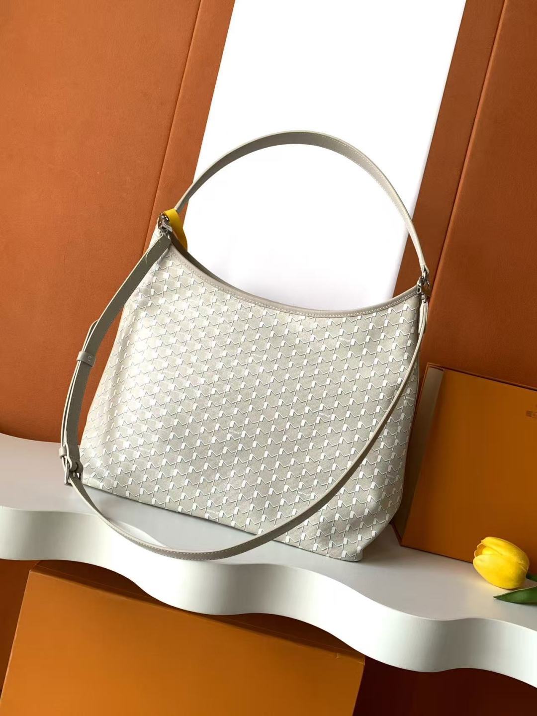 Moynat Basic Bag Large Capacity M-15cm