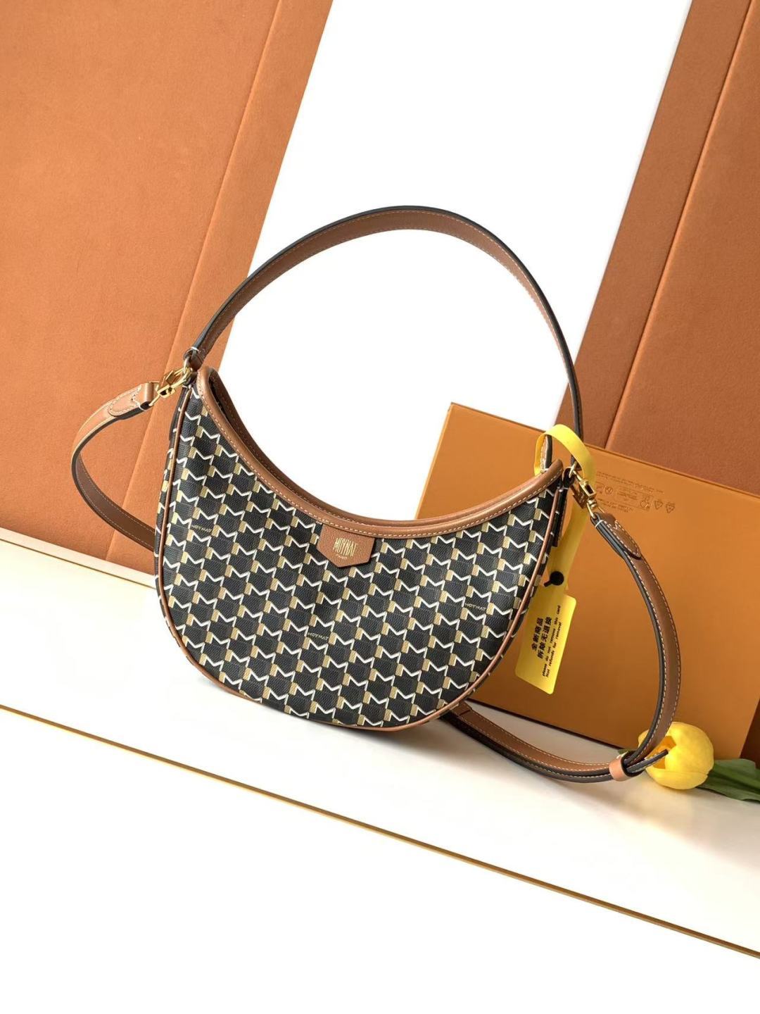 Moynat Basic Bag Cow Leather M-s