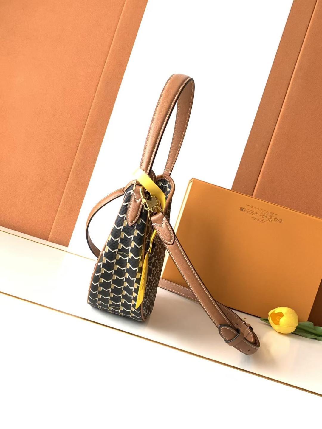 Moynat Basic Bag Cow Leather M-s