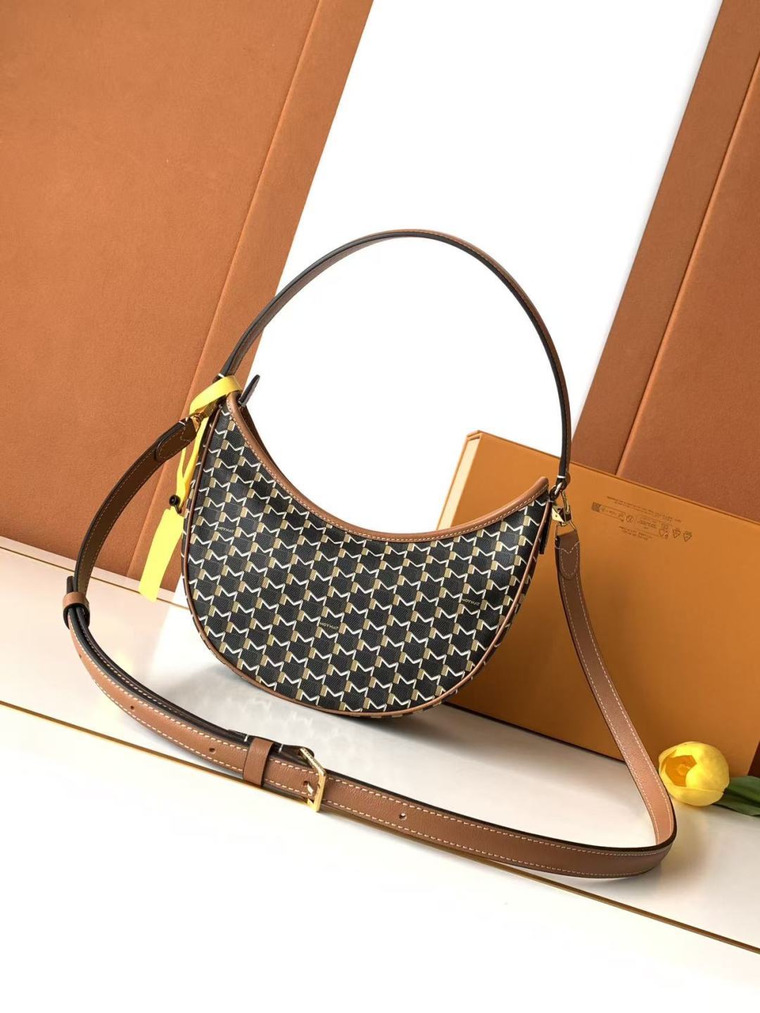 Moynat Basic Bag Cow Leather M-s