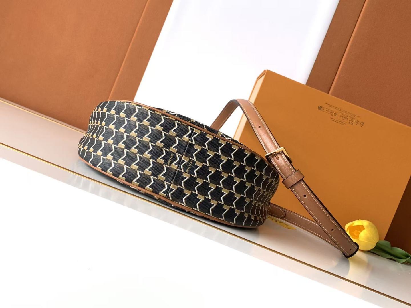 Moynat Basic Bag Cow Leather M-s