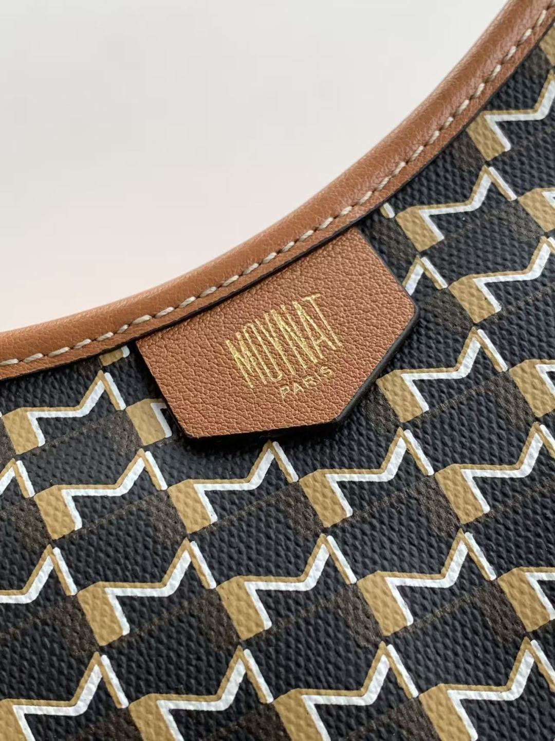 Moynat Basic Bag Cow Leather M-s