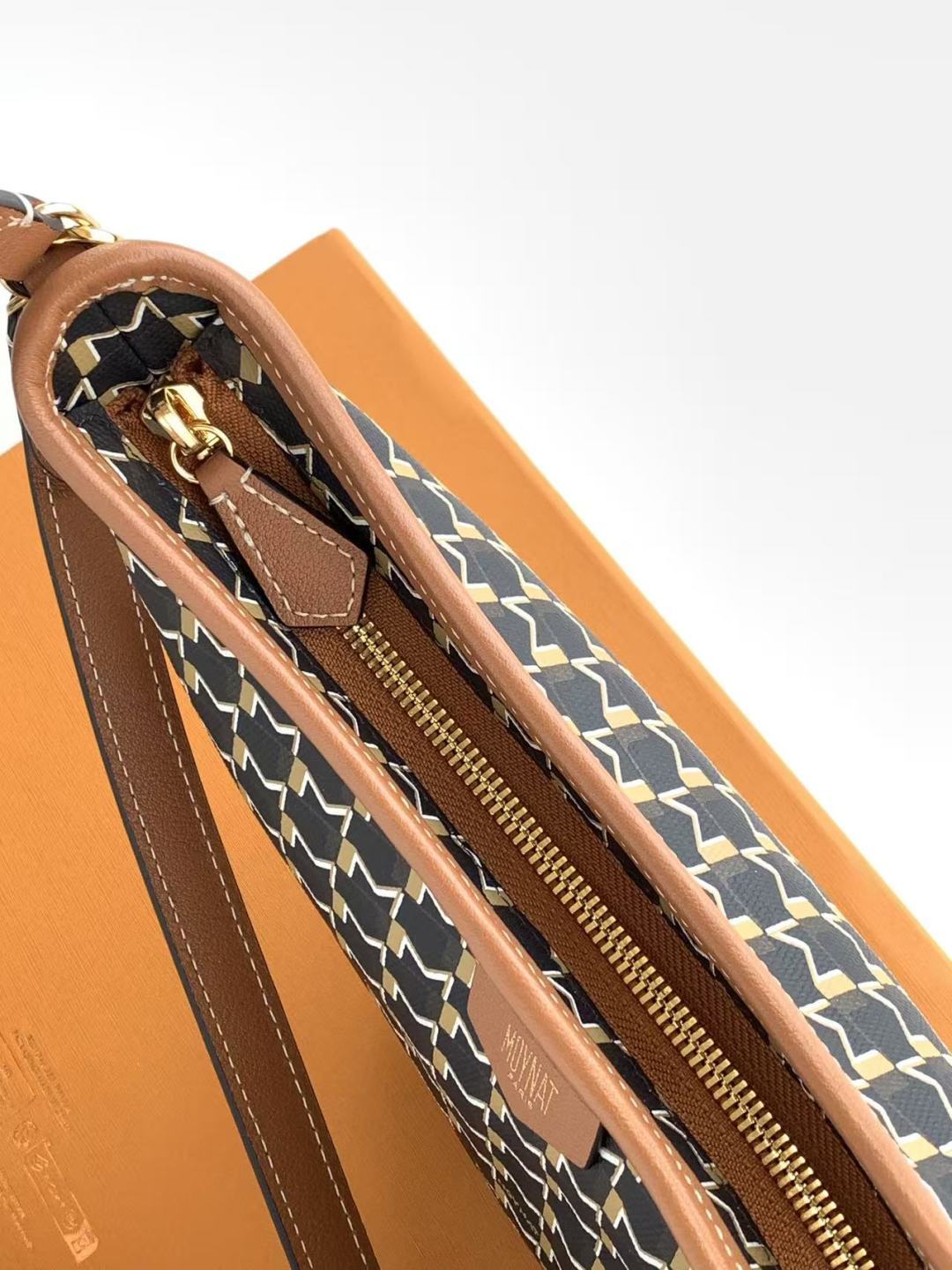 Moynat Basic Bag Cow Leather M-s
