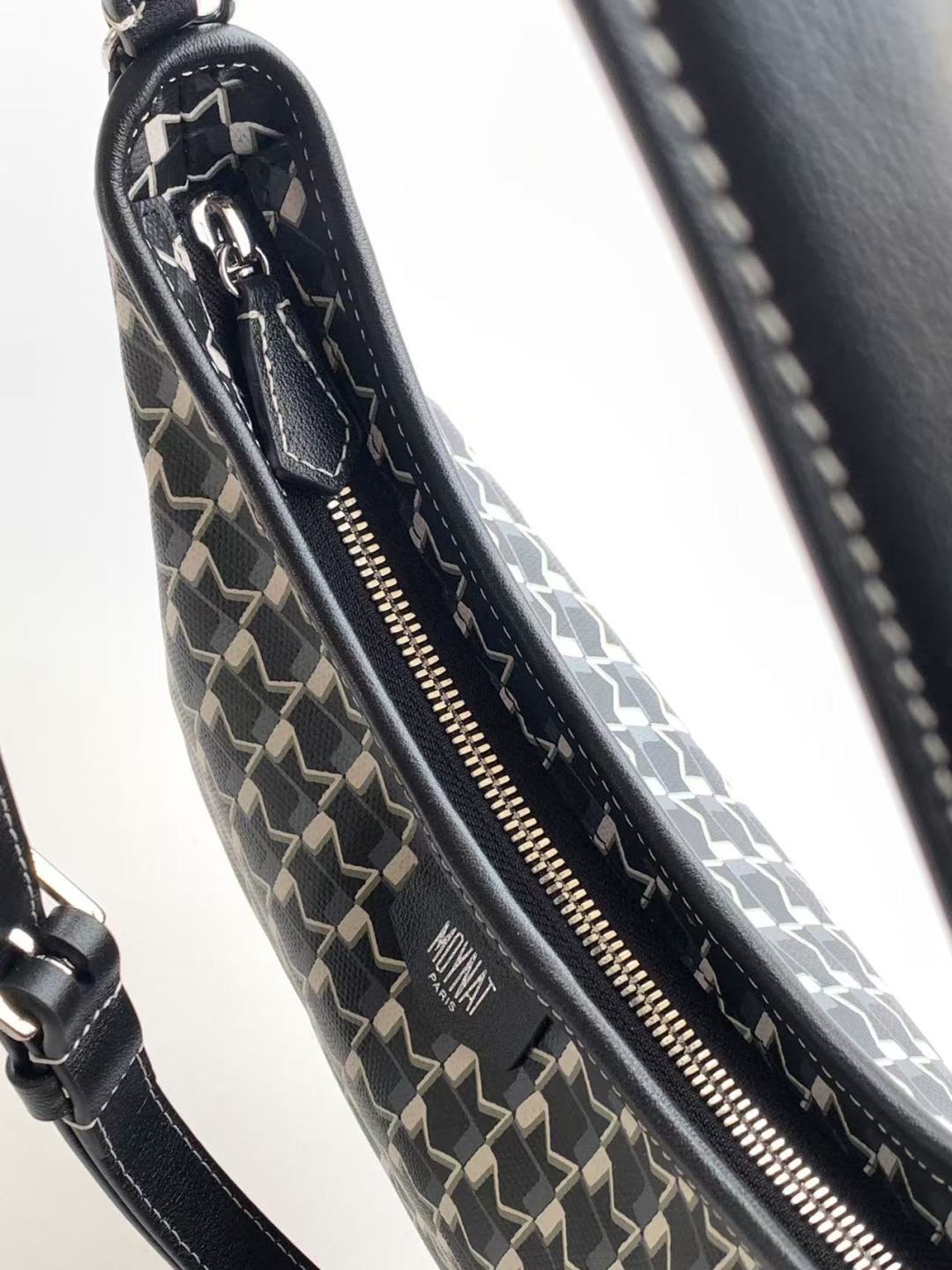 Moynat Basic Bag Cow Leather M-s