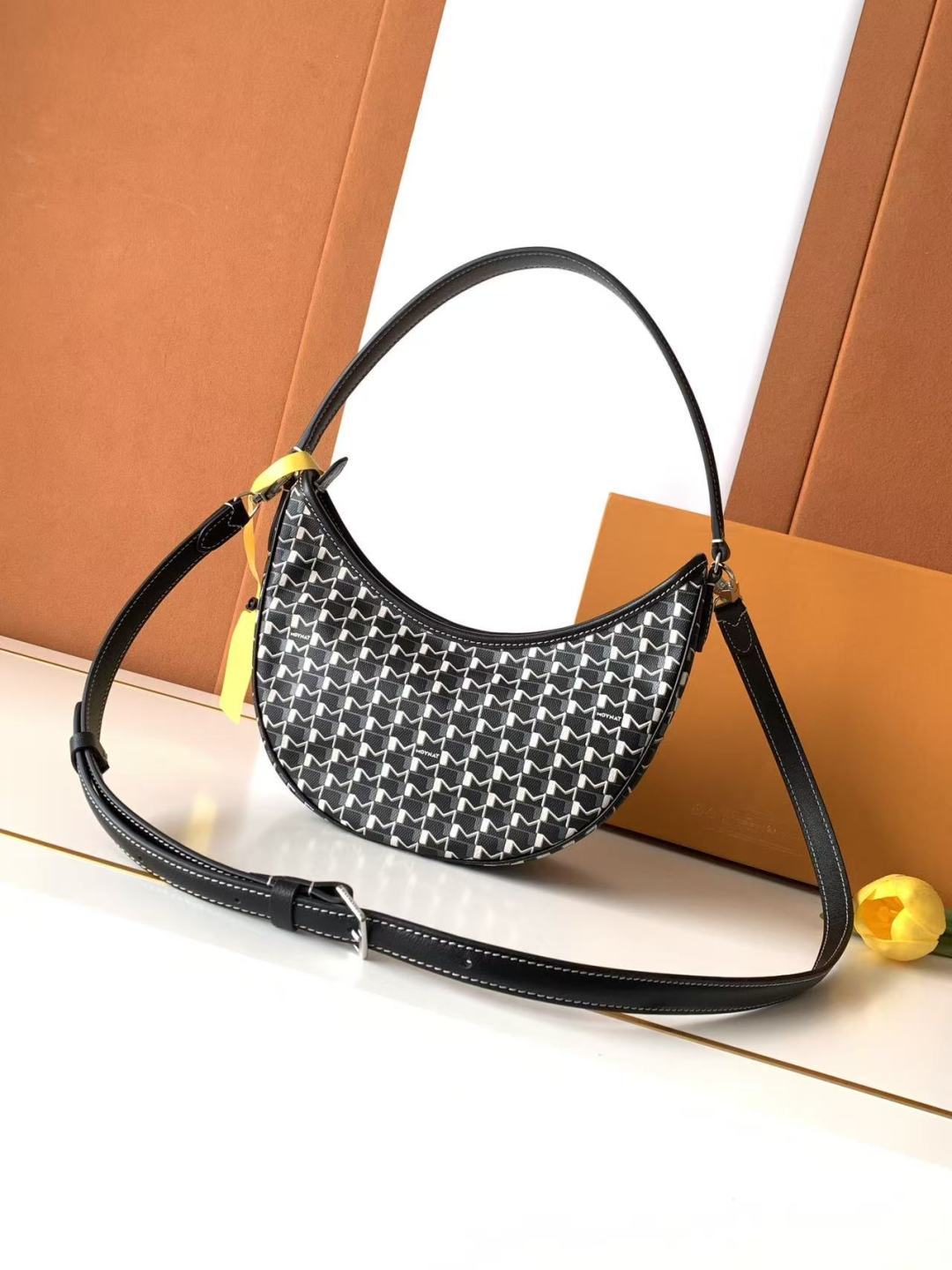 Moynat Basic Bag Cow Leather M-s