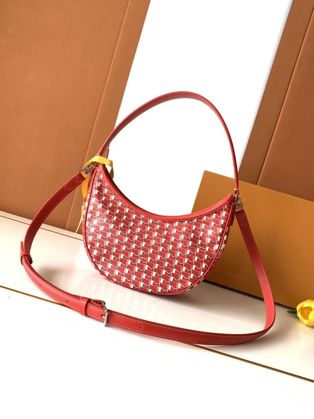 Moynat Basic Bag Cow Leather M-s