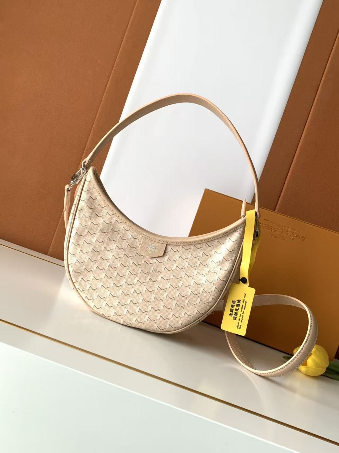 Moynat Basic Bag Cow Leather M-s