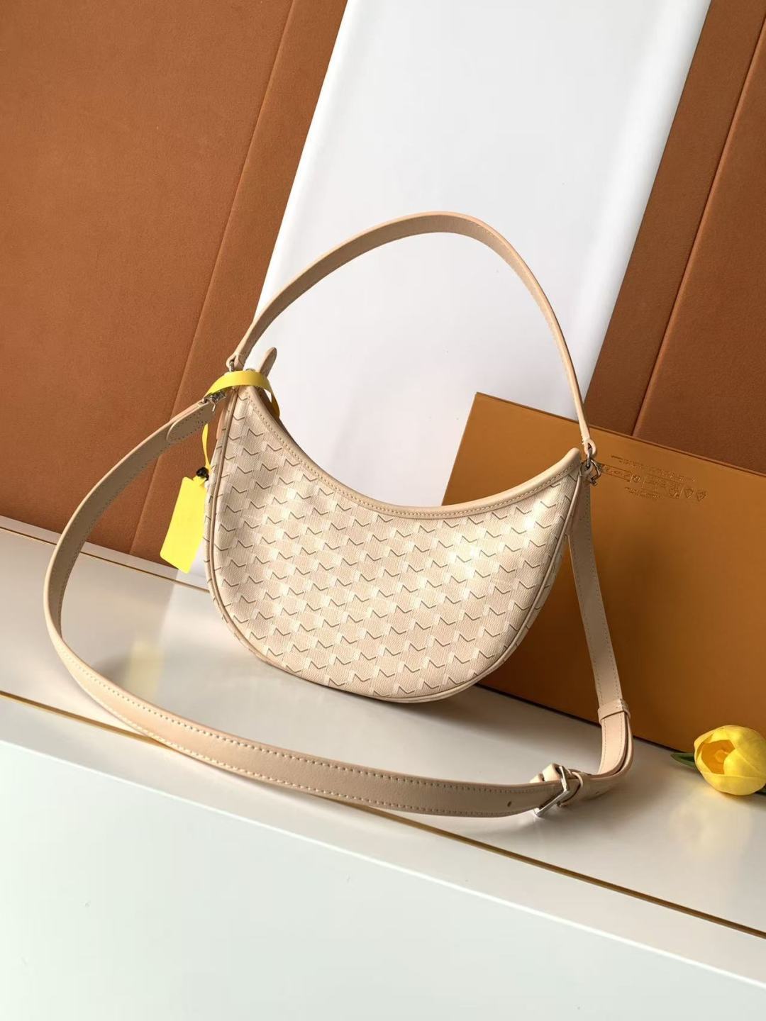 Moynat Basic Bag Cow Leather M-s