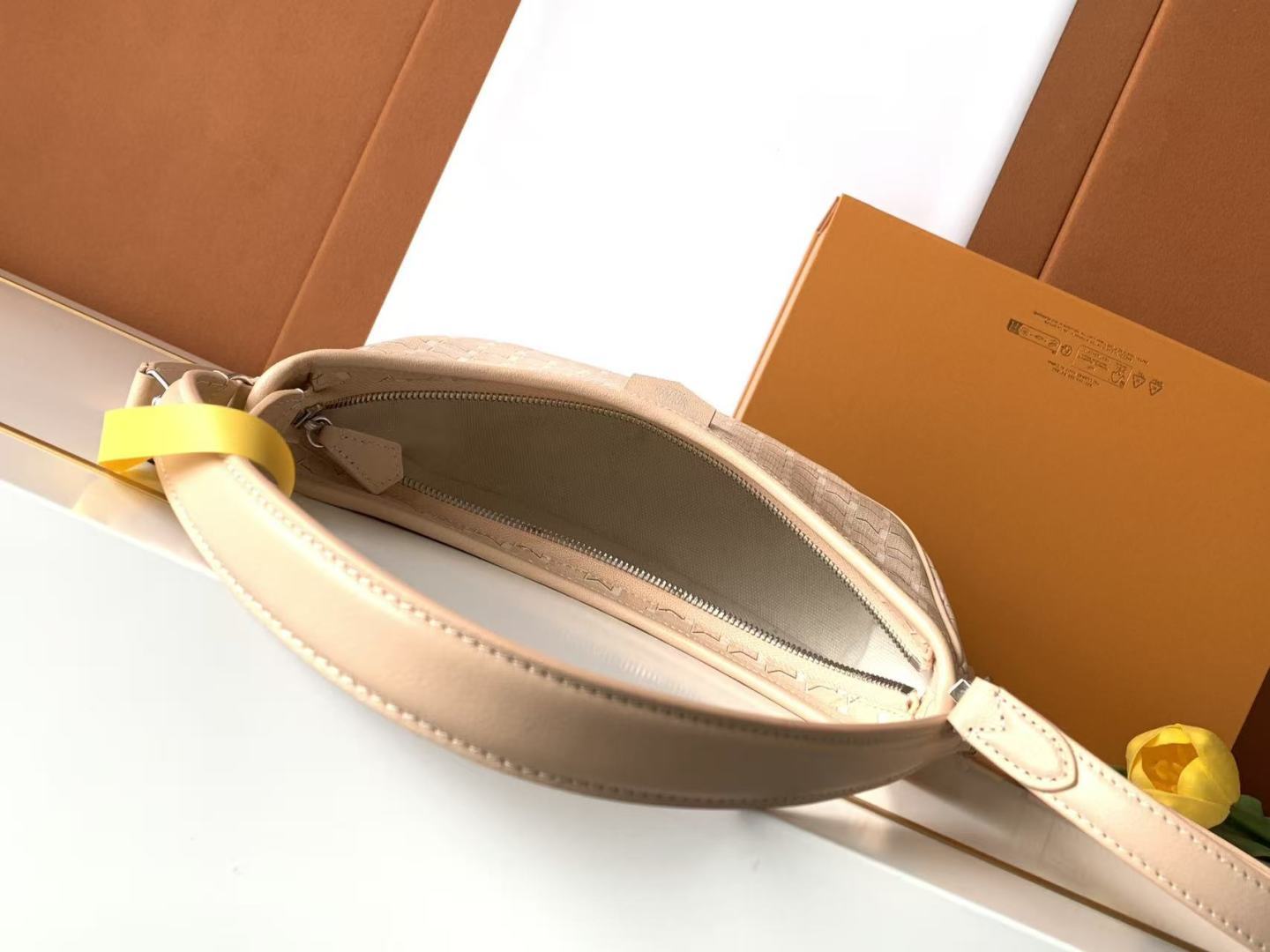 Moynat Basic Bag Cow Leather M-s