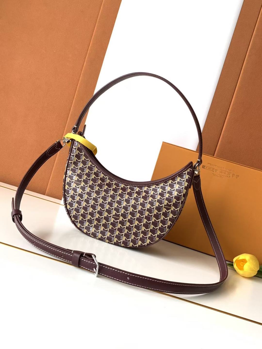 Moynat Basic Bag Cow Leather M-s