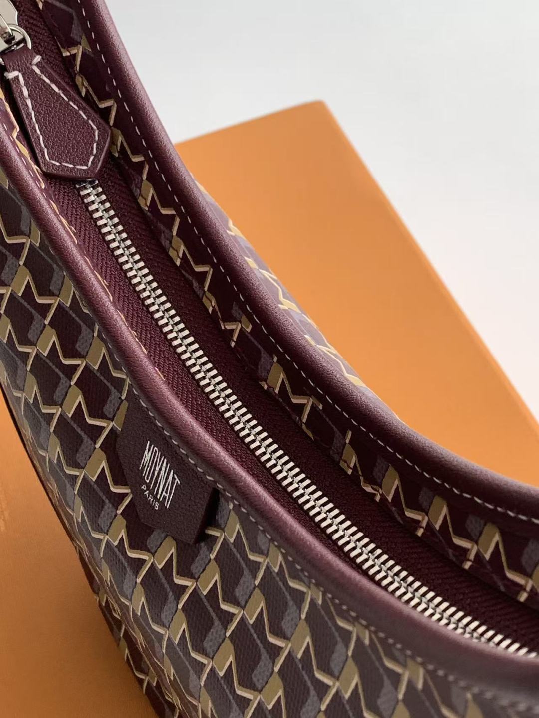 Moynat Basic Bag Cow Leather M-s