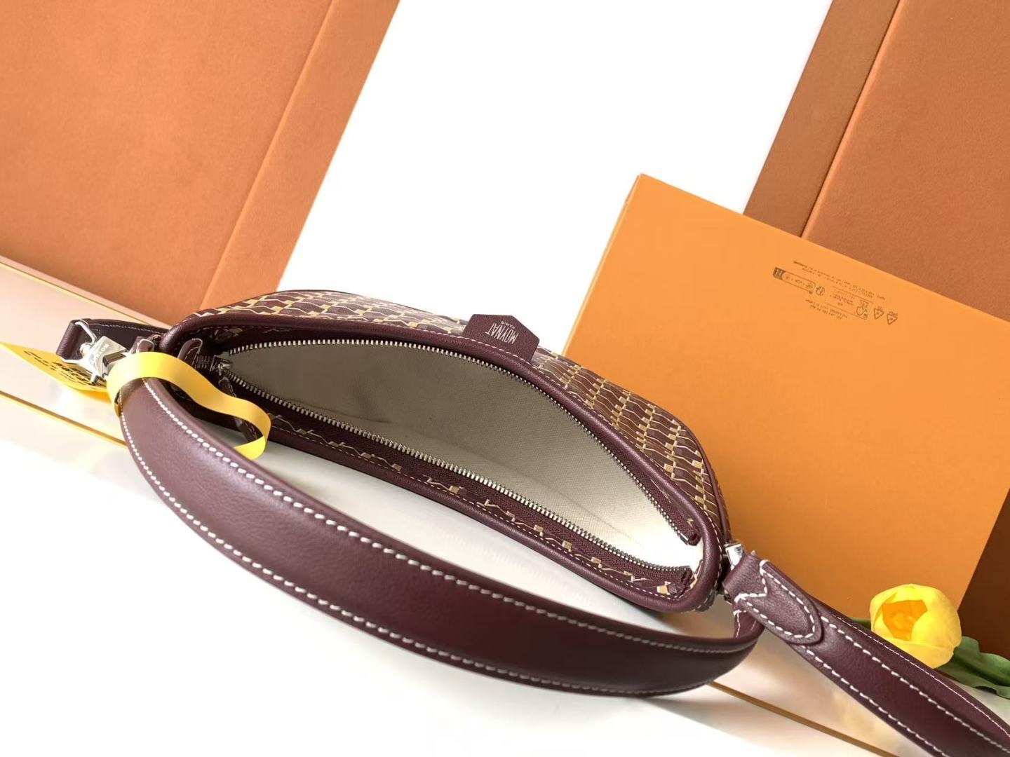 Moynat Basic Bag Cow Leather M-s