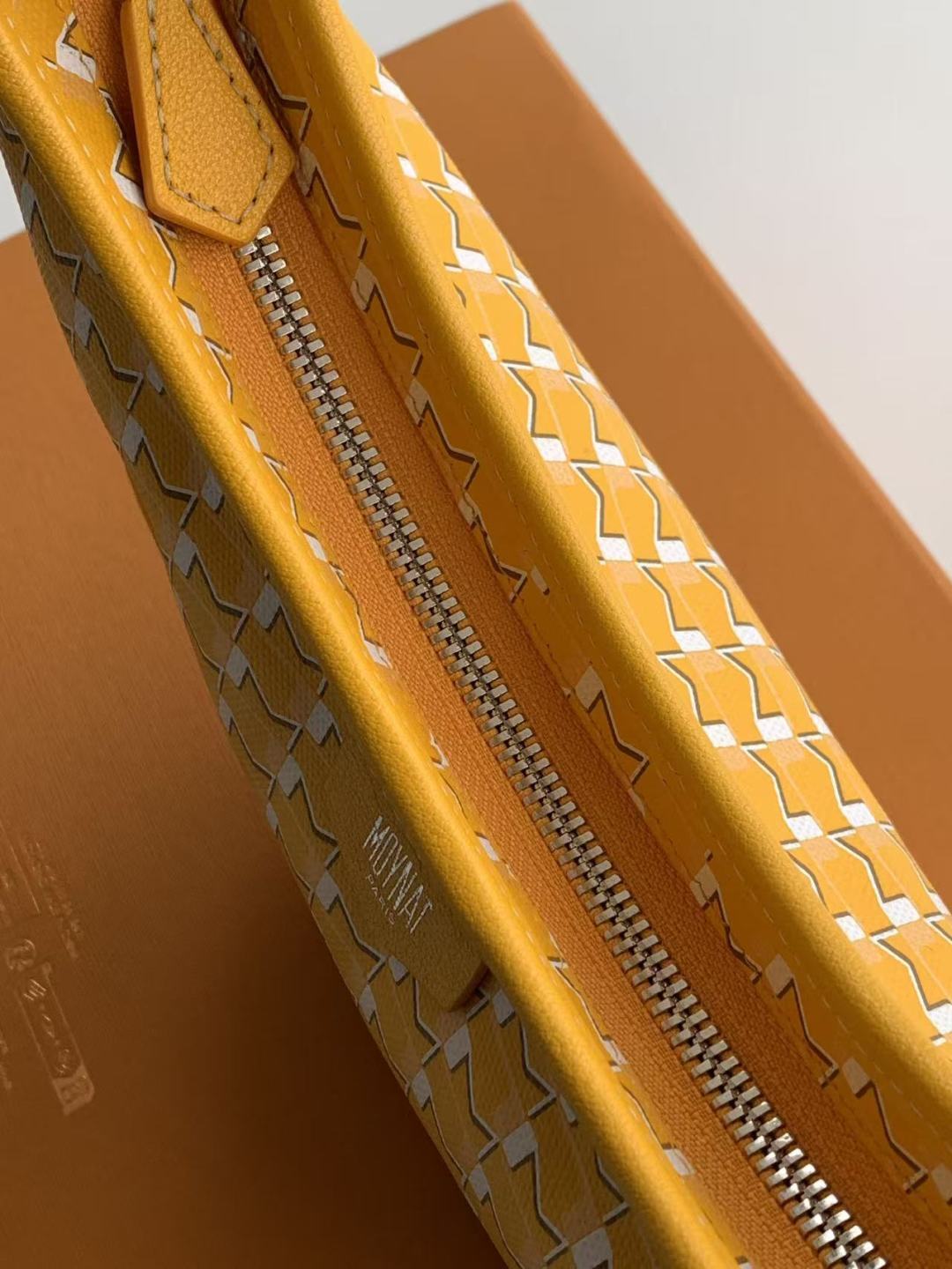 Moynat Basic Bag Cow Leather M-s