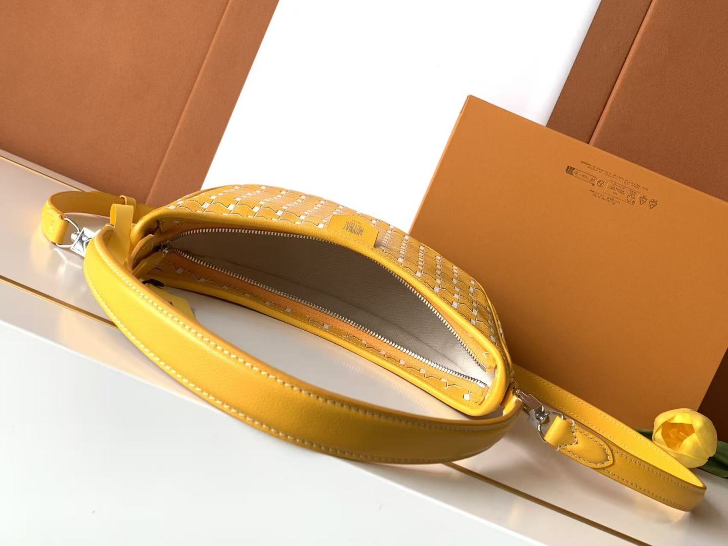 Moynat Basic Bag Cow Leather M-s