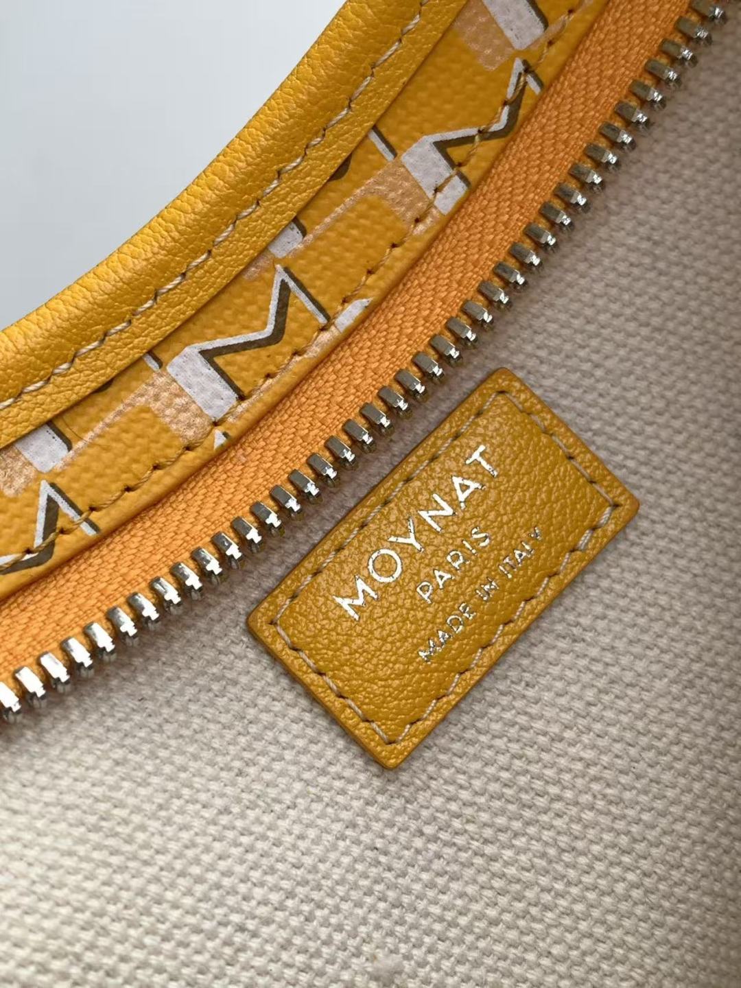 Moynat Basic Bag Cow Leather M-s