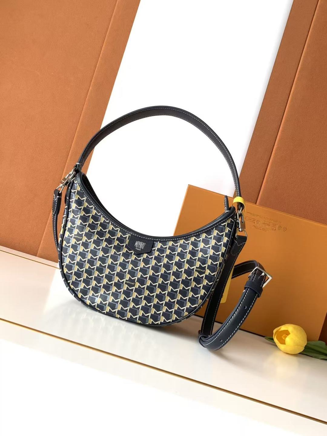 Moynat Basic Bag Cow Leather M-s