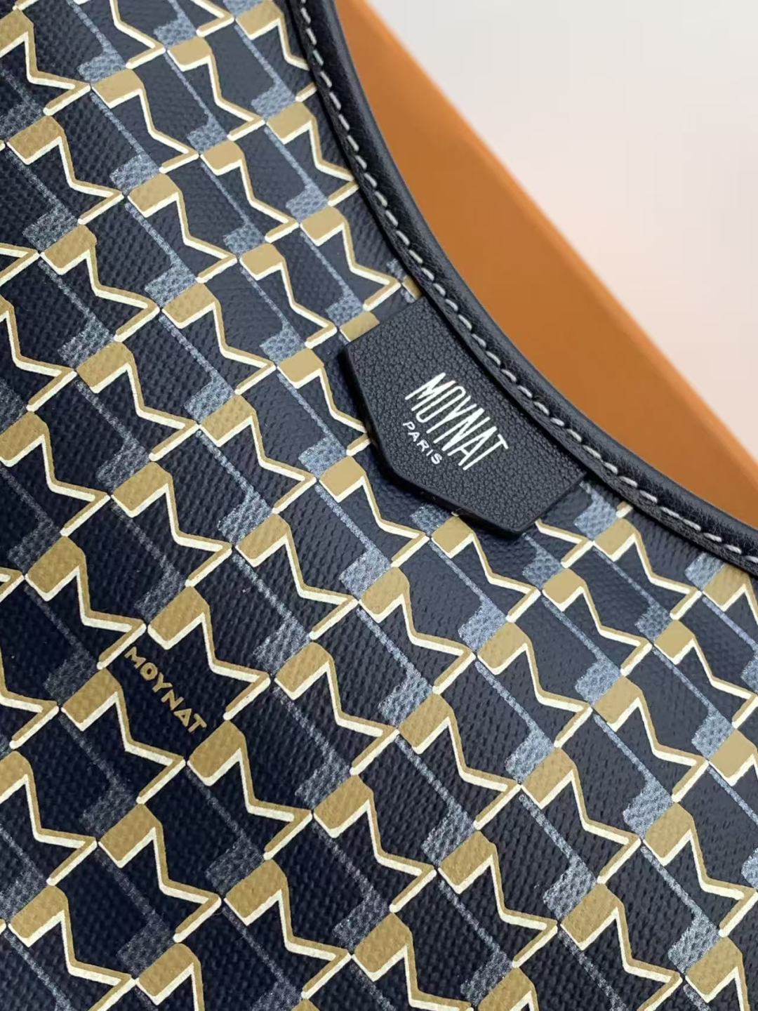 Moynat Basic Bag Cow Leather M-s