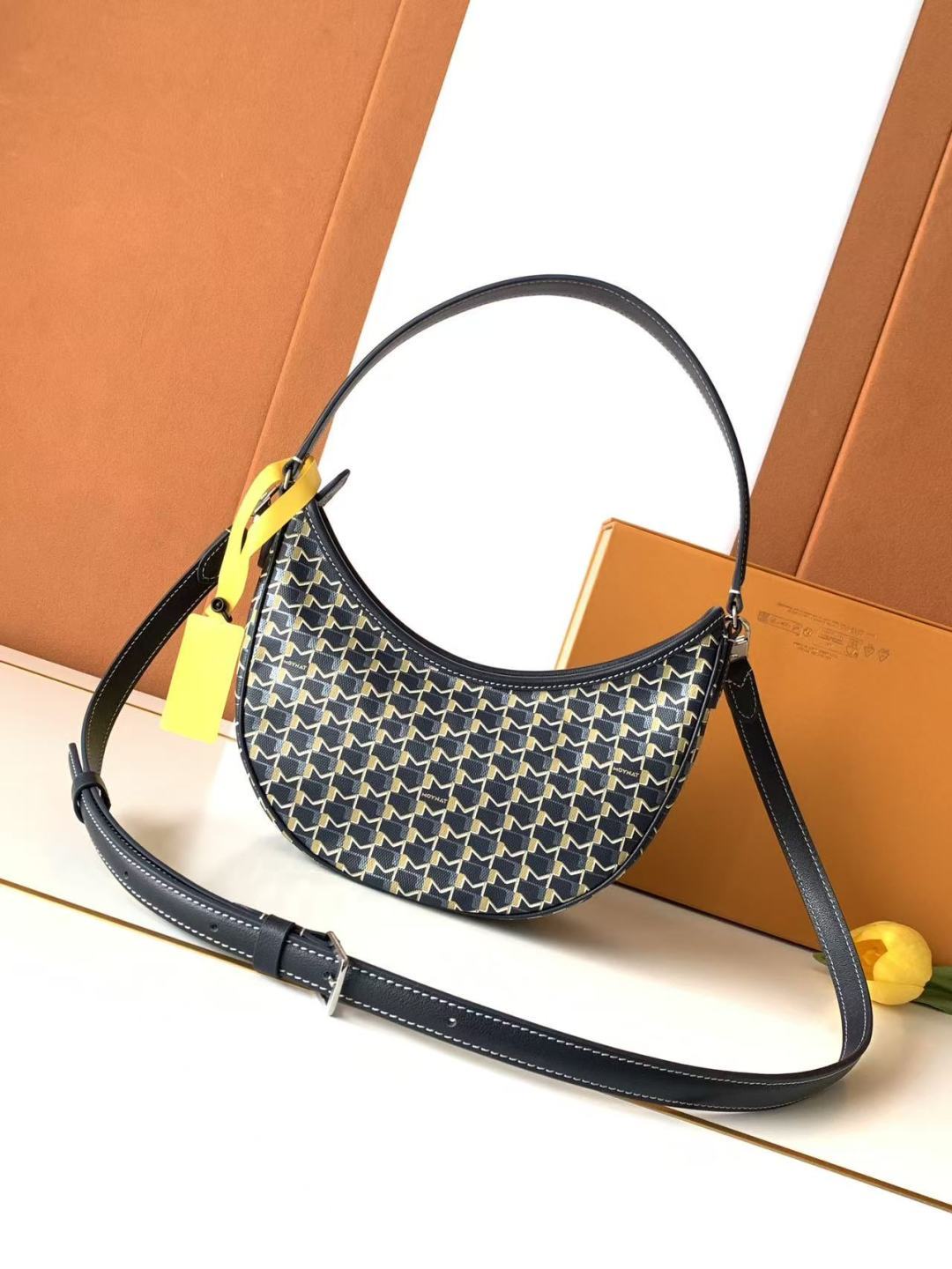 Moynat Basic Bag Cow Leather M-s