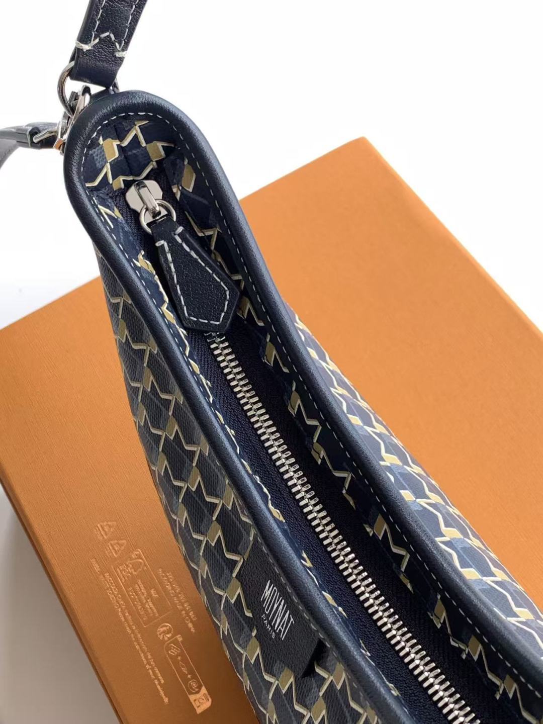 Moynat Basic Bag Cow Leather M-s