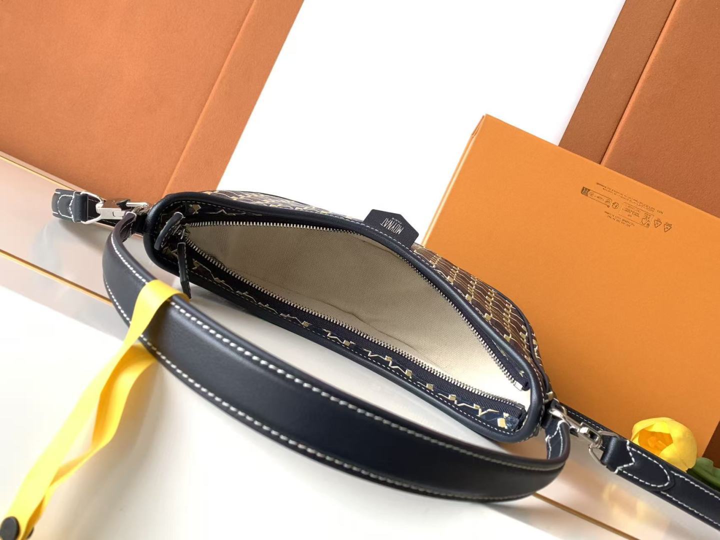 Moynat Basic Bag Cow Leather M-s