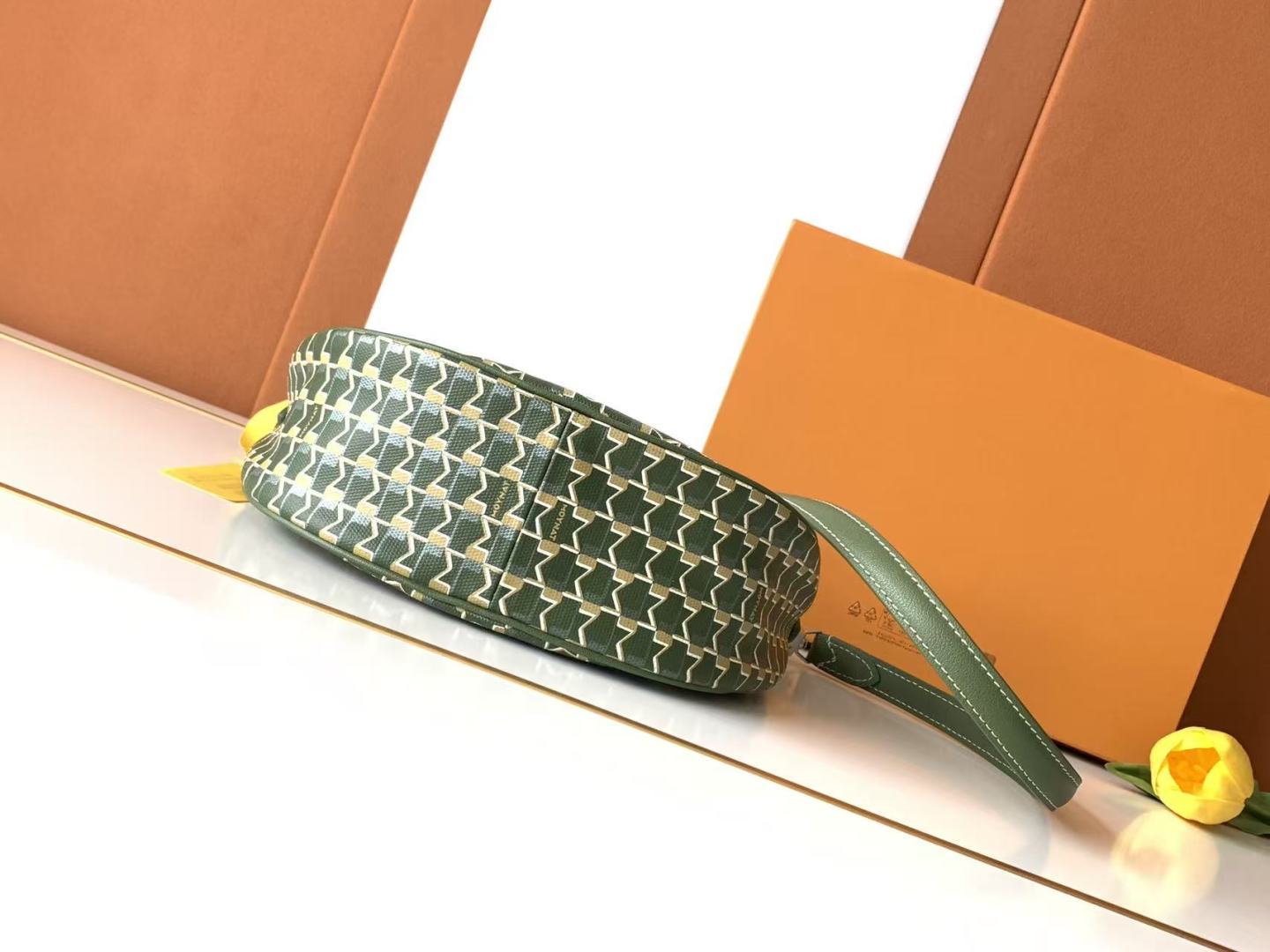 Moynat Basic Bag Cow Leather M-s