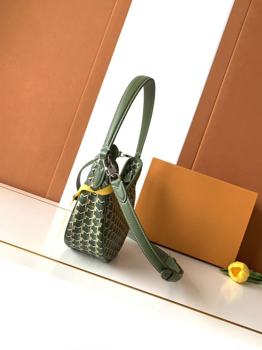 Moynat Basic Bag Cow Leather M-s