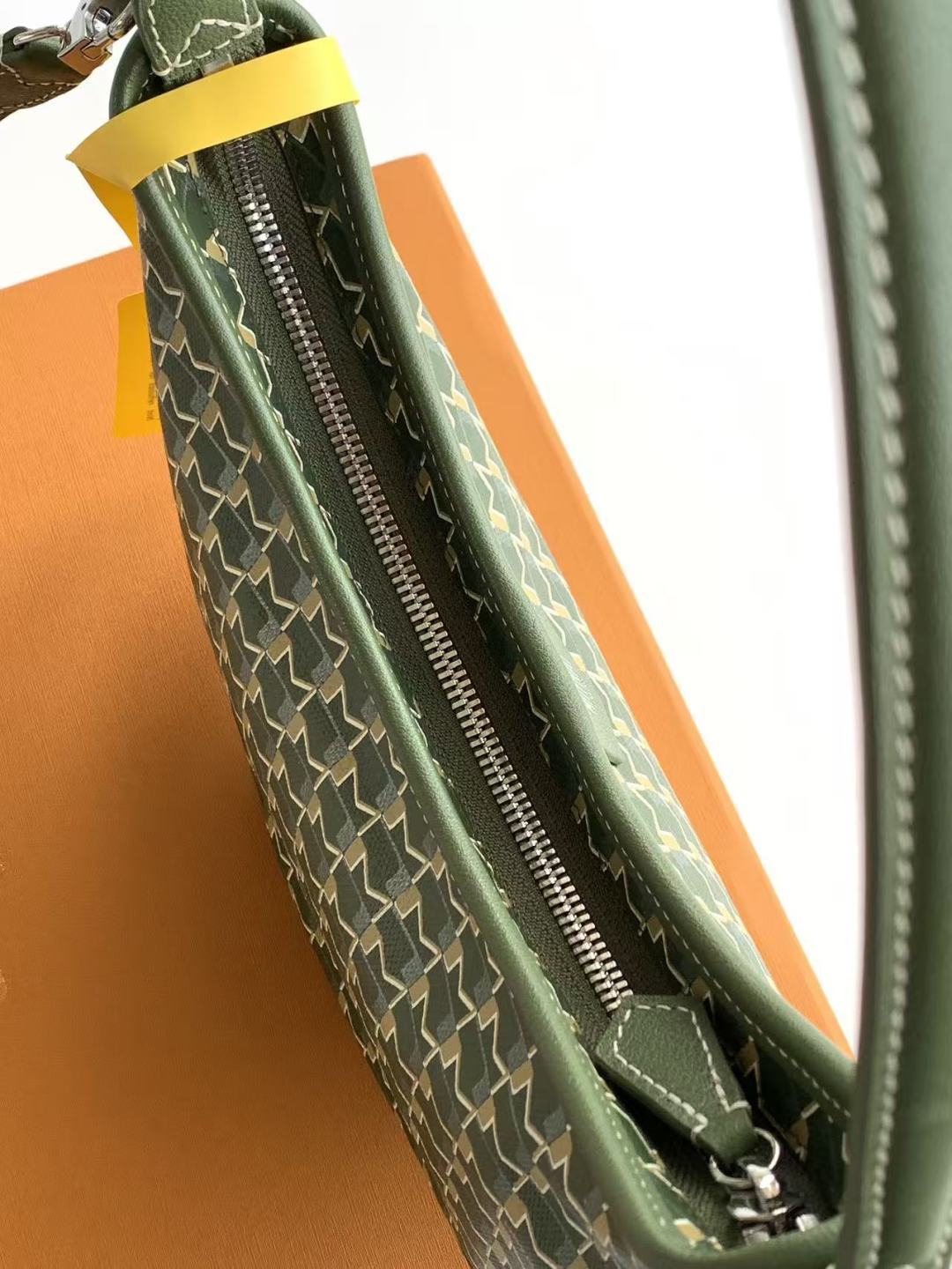 Moynat Basic Bag Cow Leather M-s