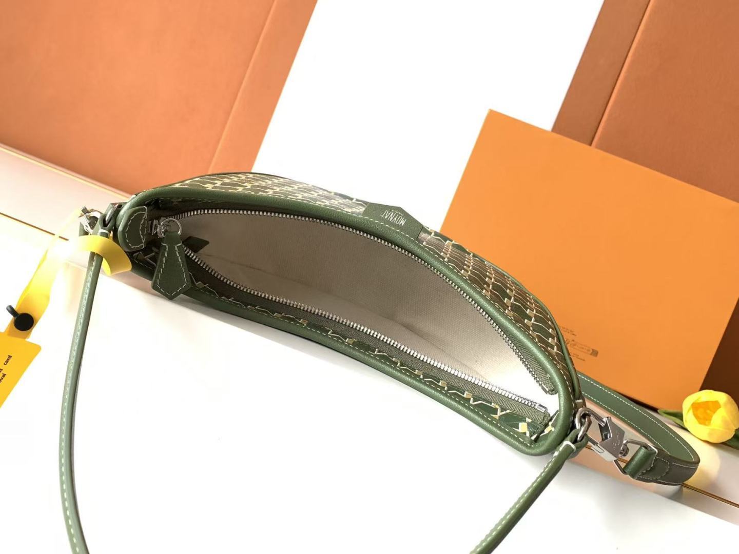 Moynat Basic Bag Cow Leather M-s