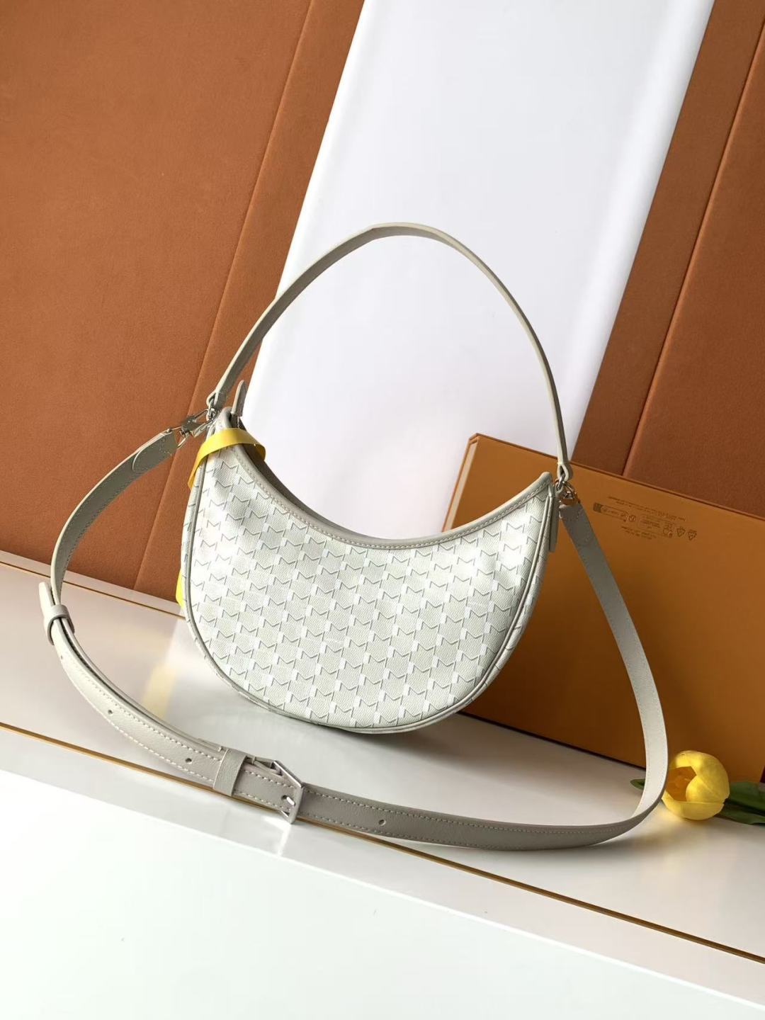 Moynat Basic Bag Cow Leather M-s