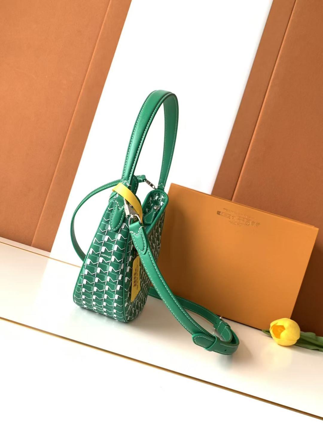 Moynat Basic Bag Cow Leather M-s