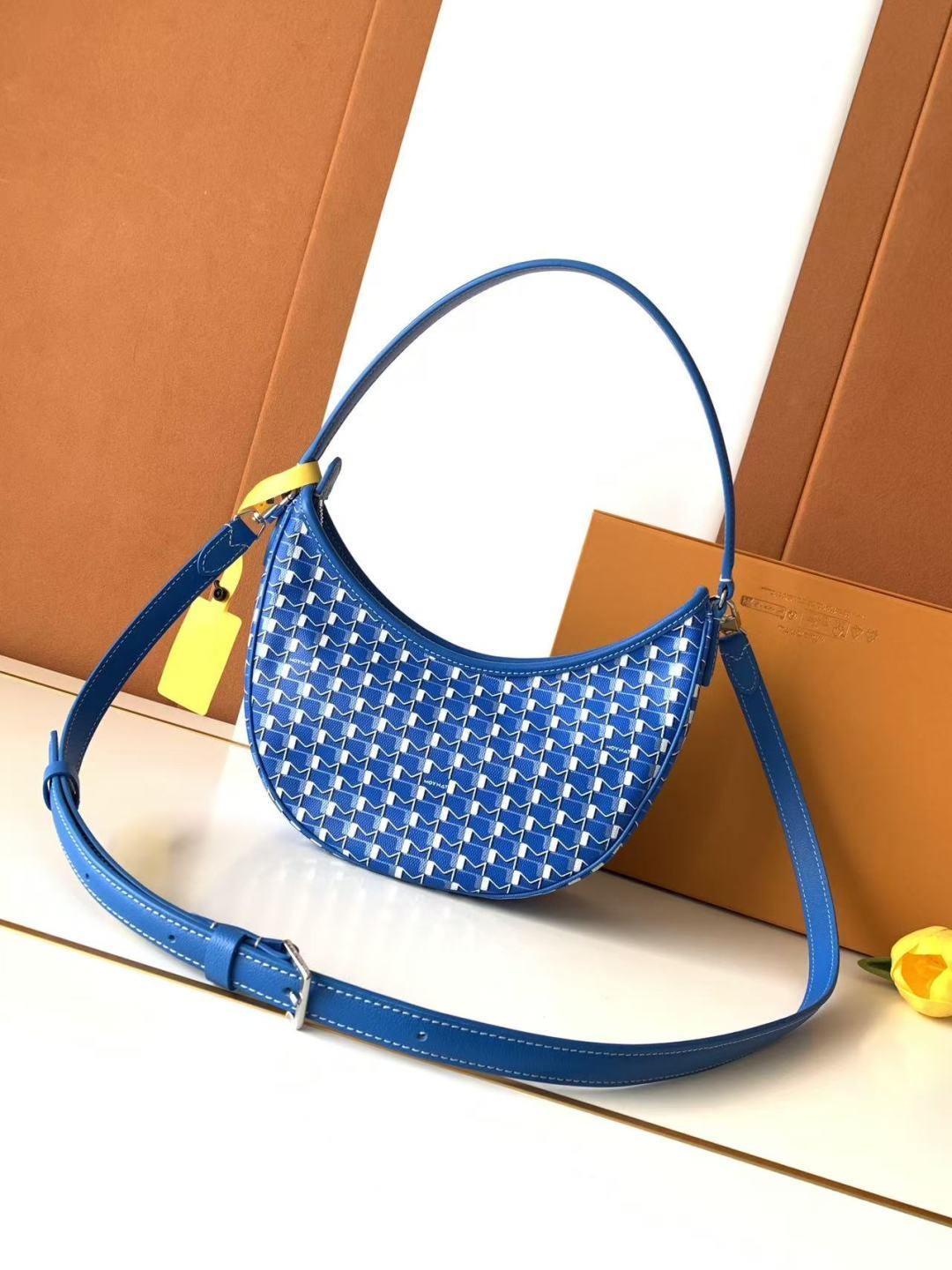 Moynat Basic Bag Cow Leather M-s