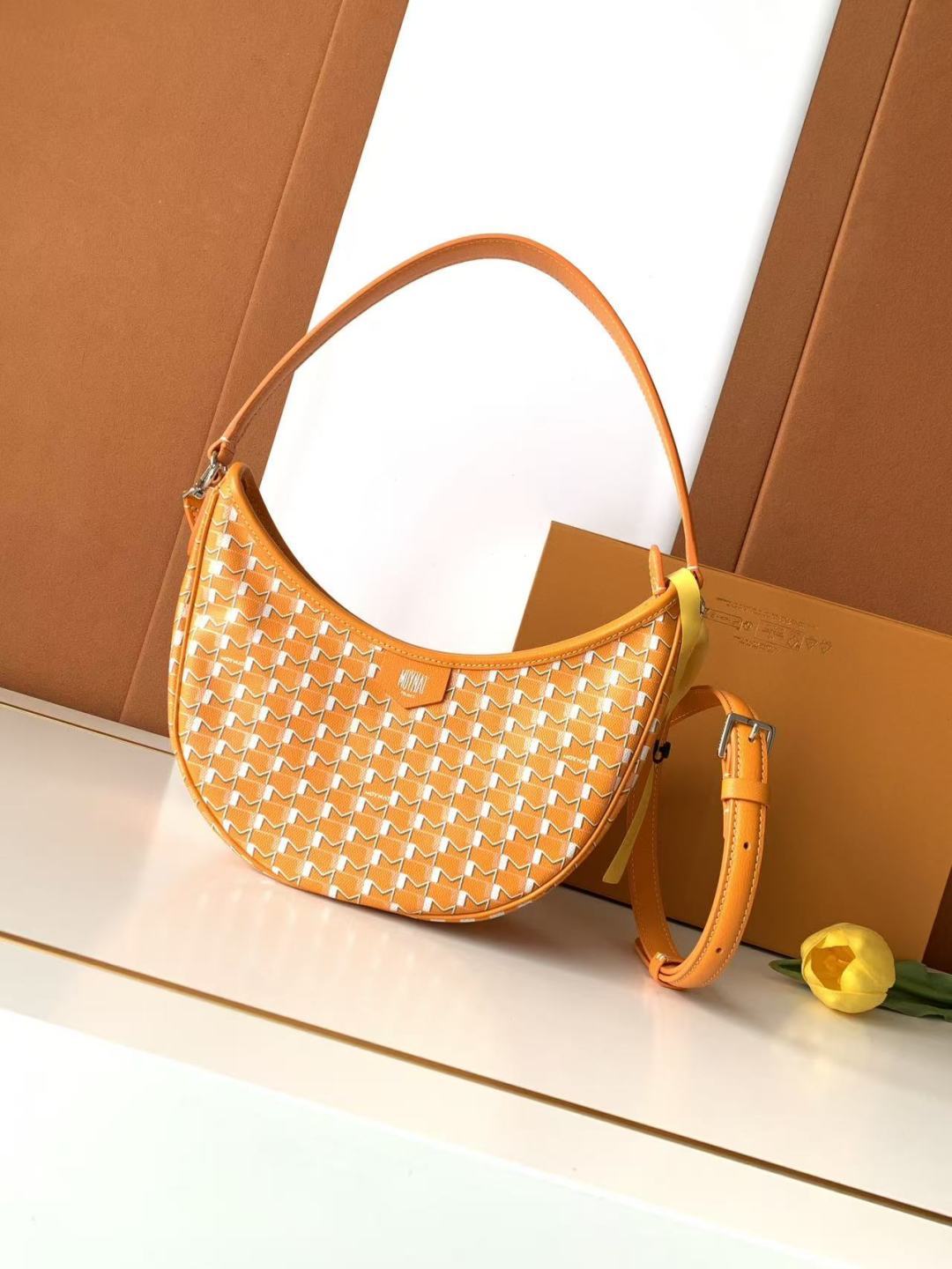 Moynat Basic Bag Cow Leather M-s