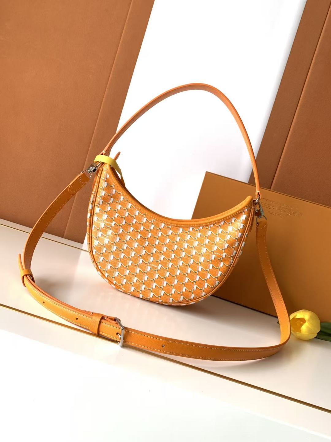 Moynat Basic Bag Cow Leather M-s