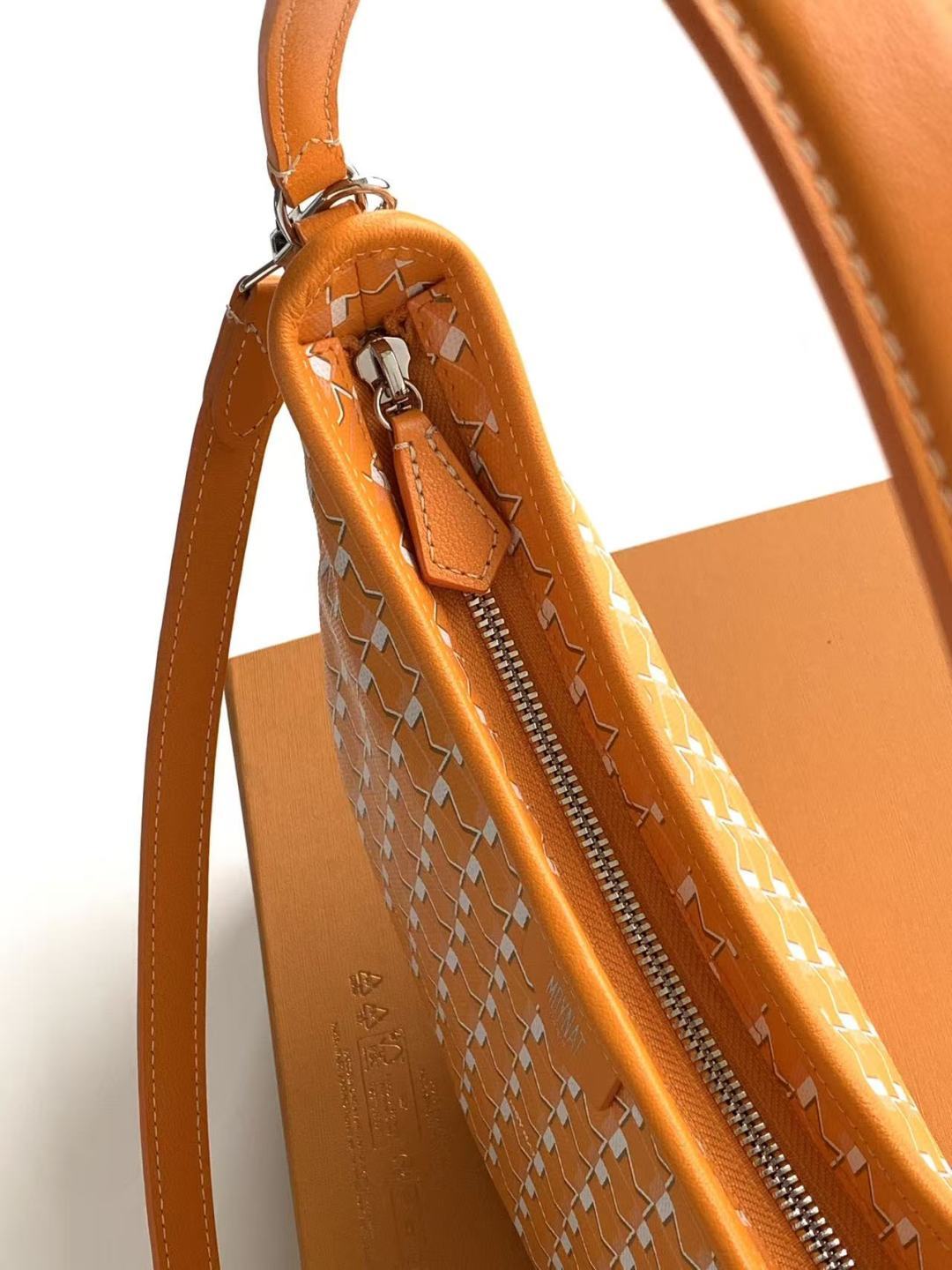 Moynat Basic Bag Cow Leather M-s