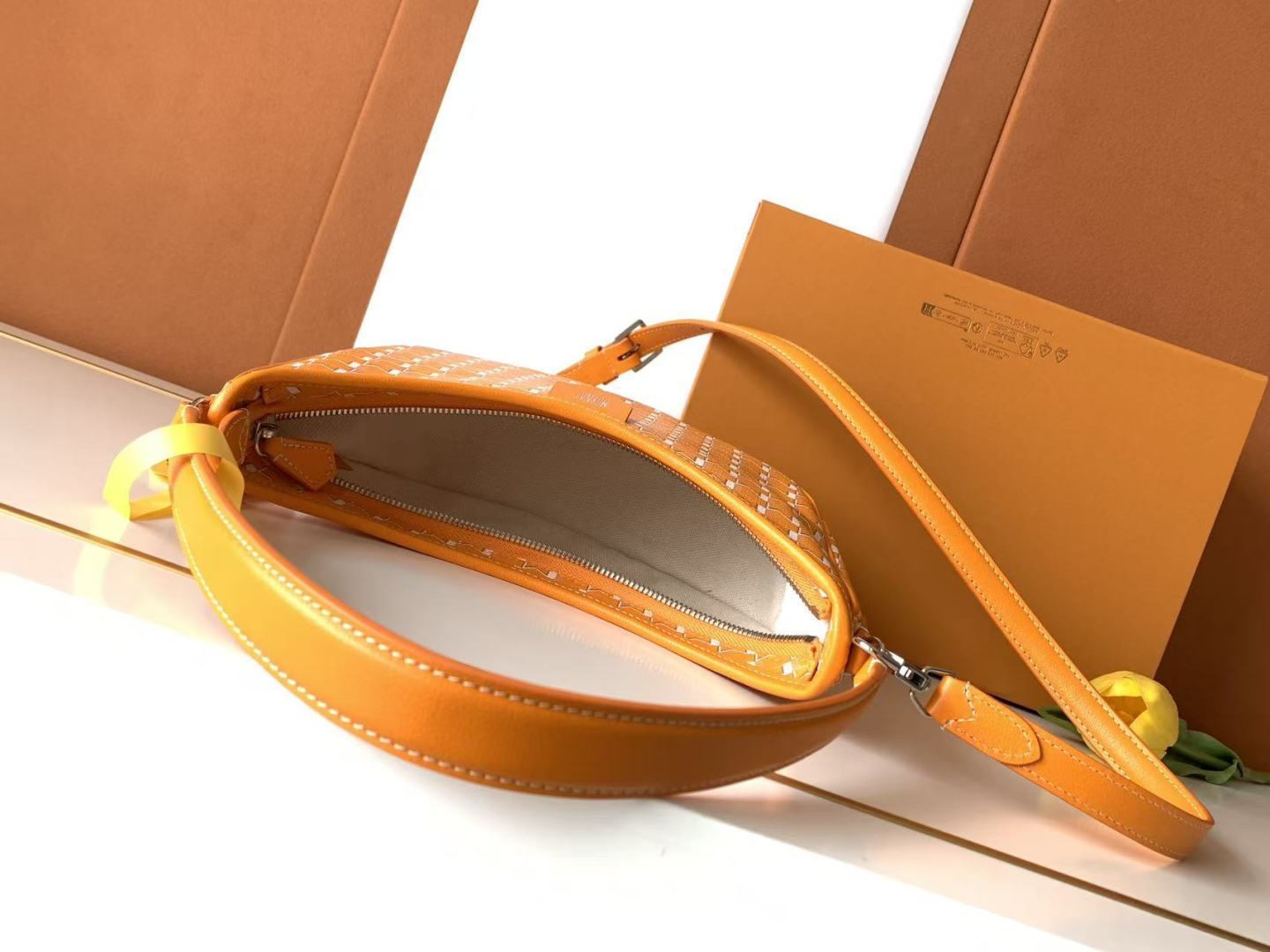 Moynat Basic Bag Cow Leather M-s