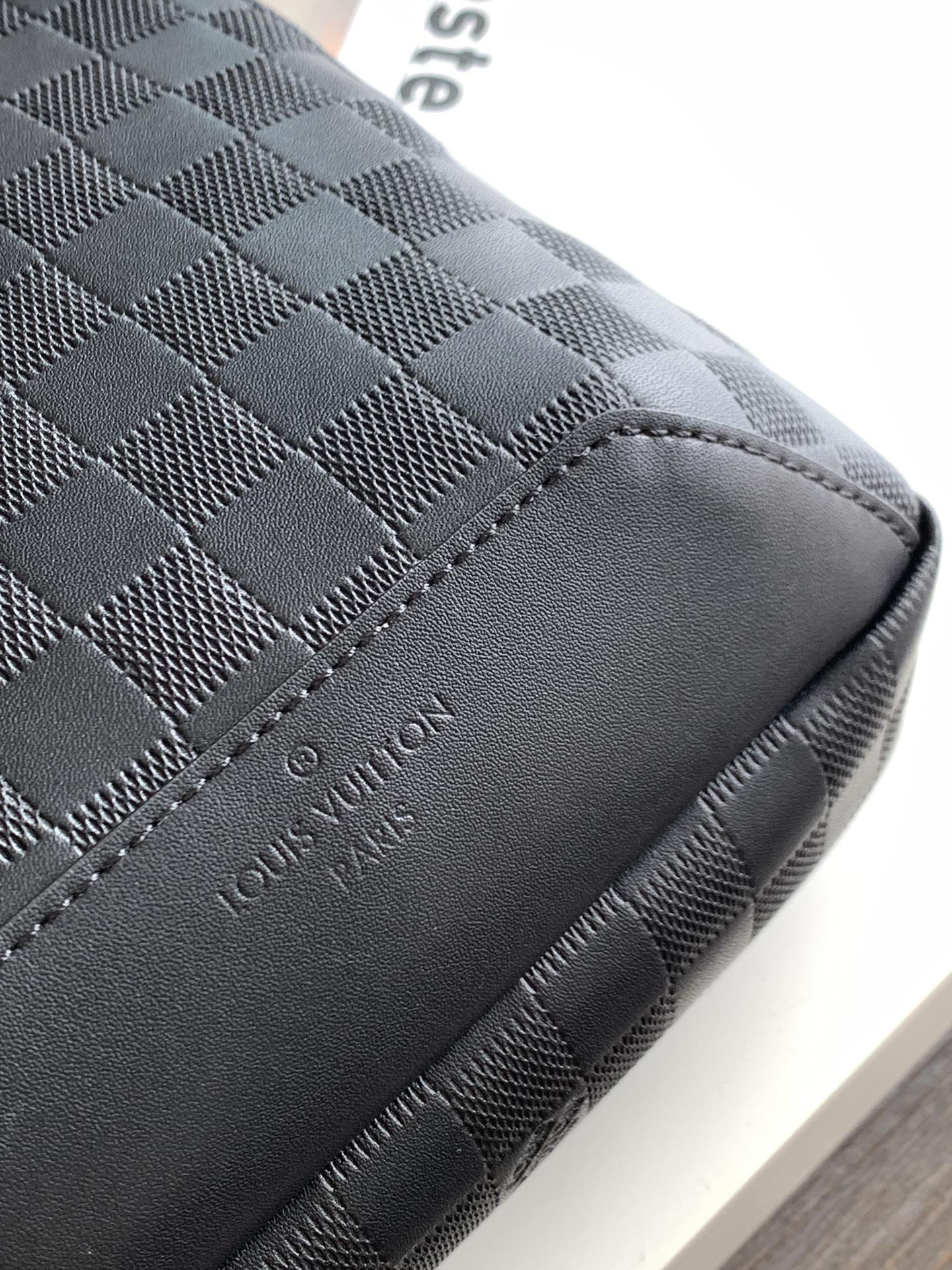 Louis Vuitton Male Shoulder Bag M-10cm