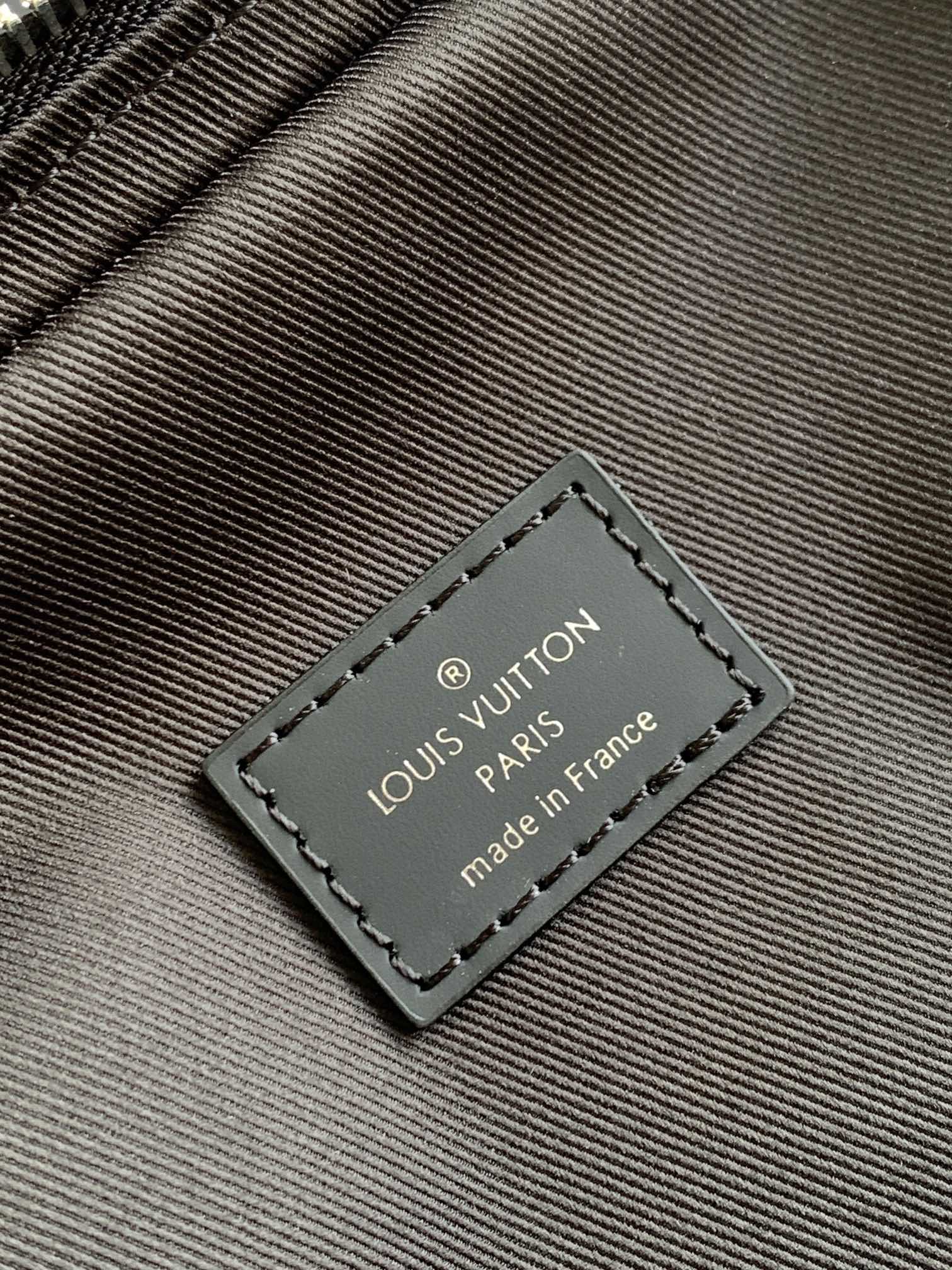 Louis Vuitton Male Shoulder Bag M-10cm